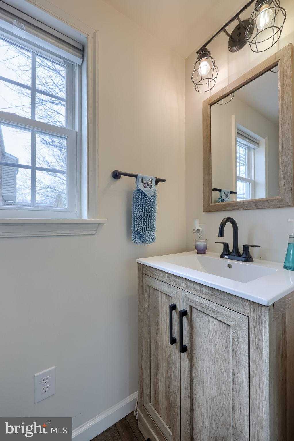 537 S 13th St photo 24