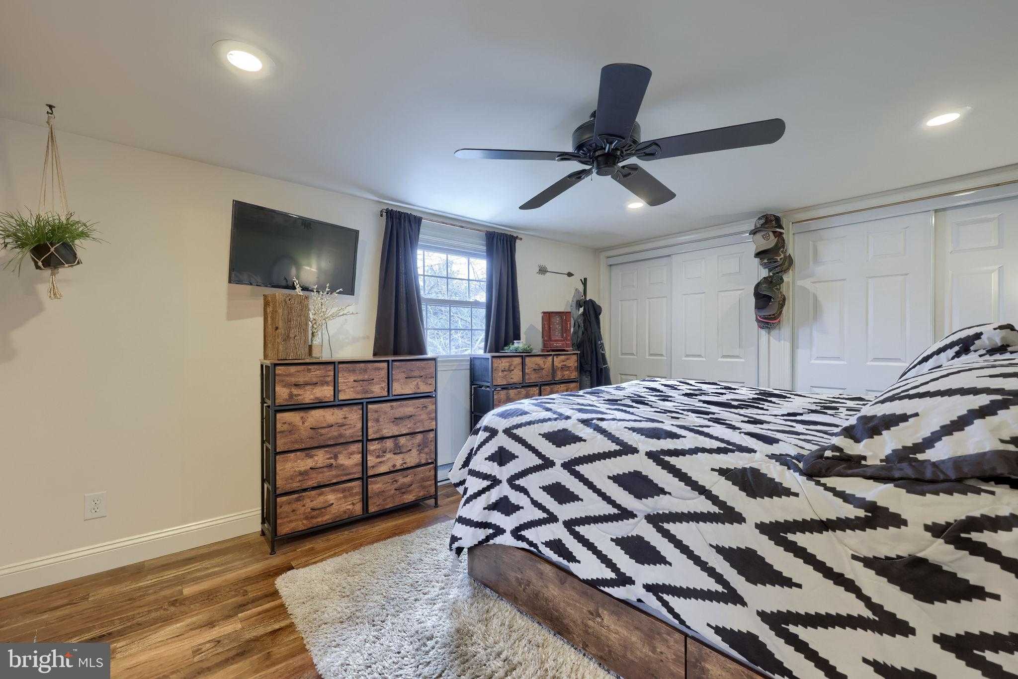 537 S 13th St photo 25