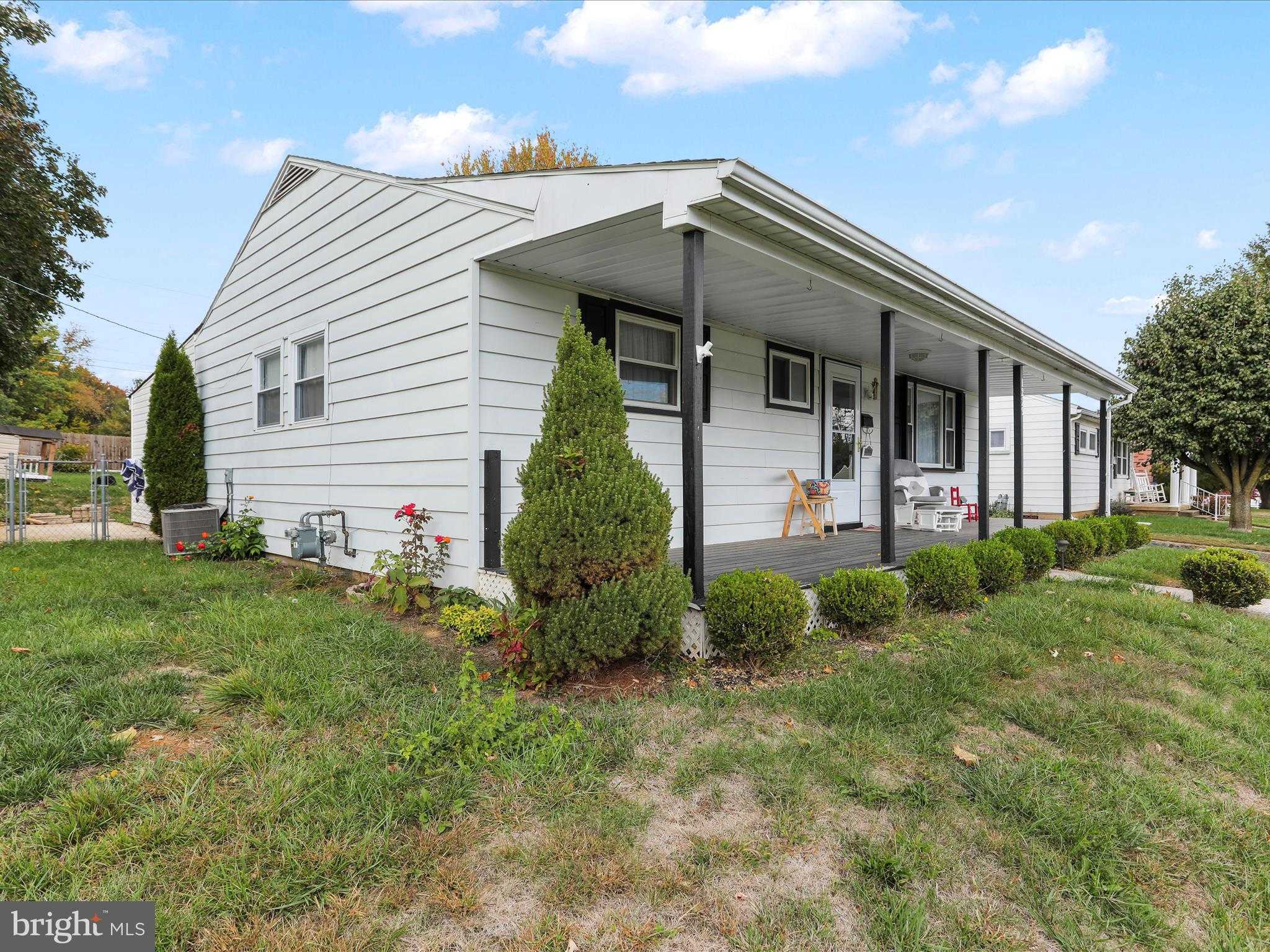 1229 Wayne Ave photo 2