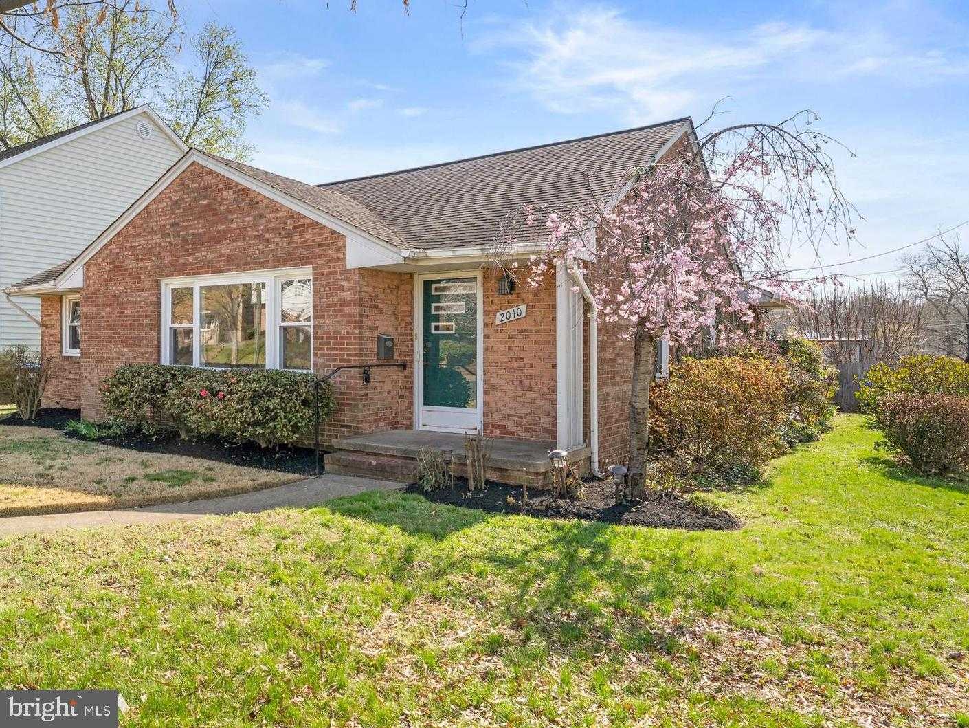 2010 Washington Ave photo 2