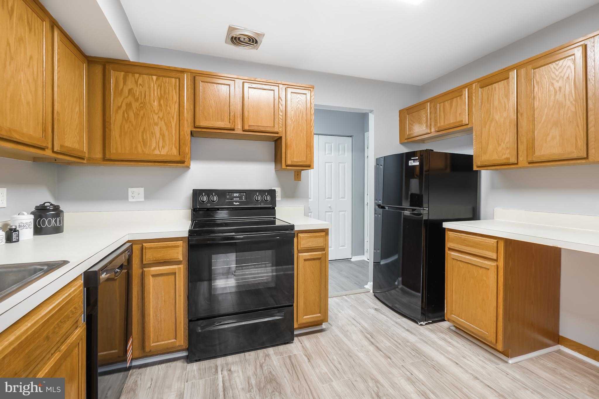 11419 Commonwealth Dr Apt 303 photo 10