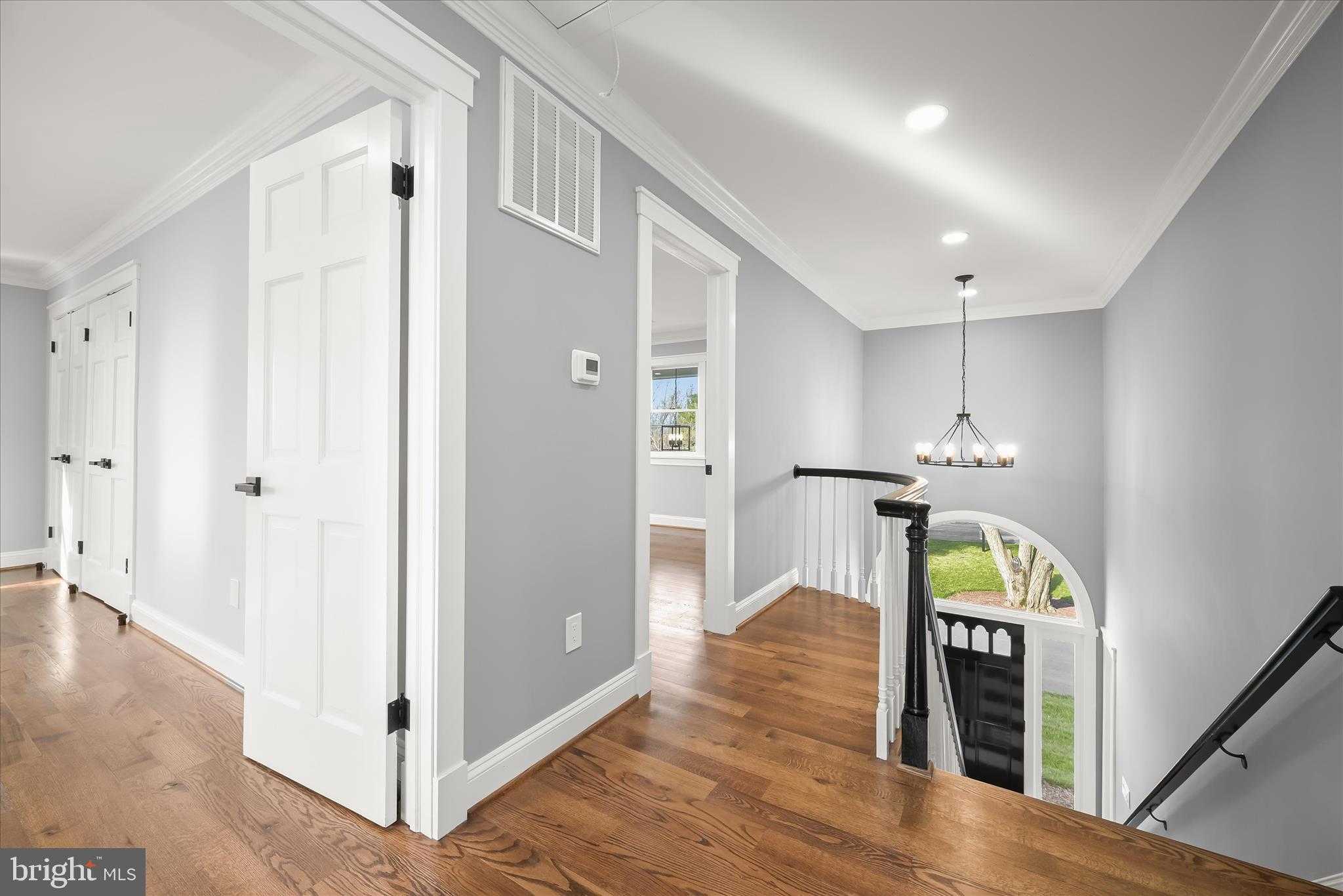 21611 Slidell Rd photo 38