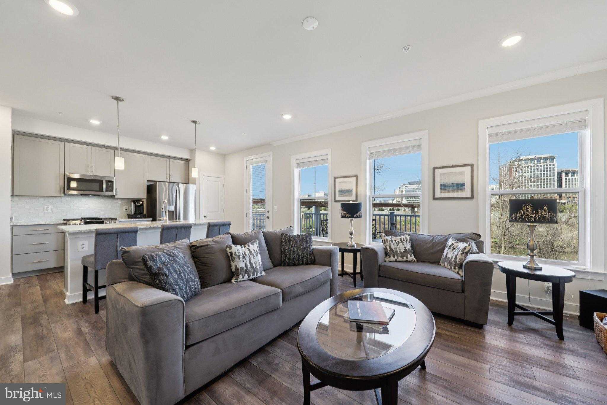 2390 Stella Pl photo 3