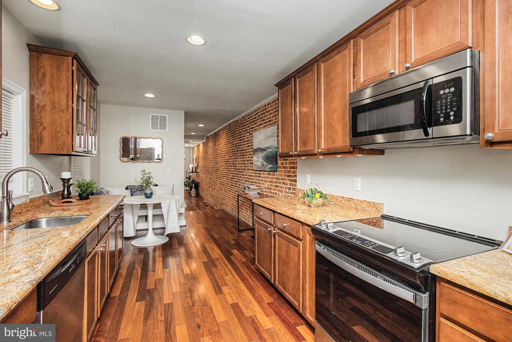 917 S Ellwood Ave photo 17