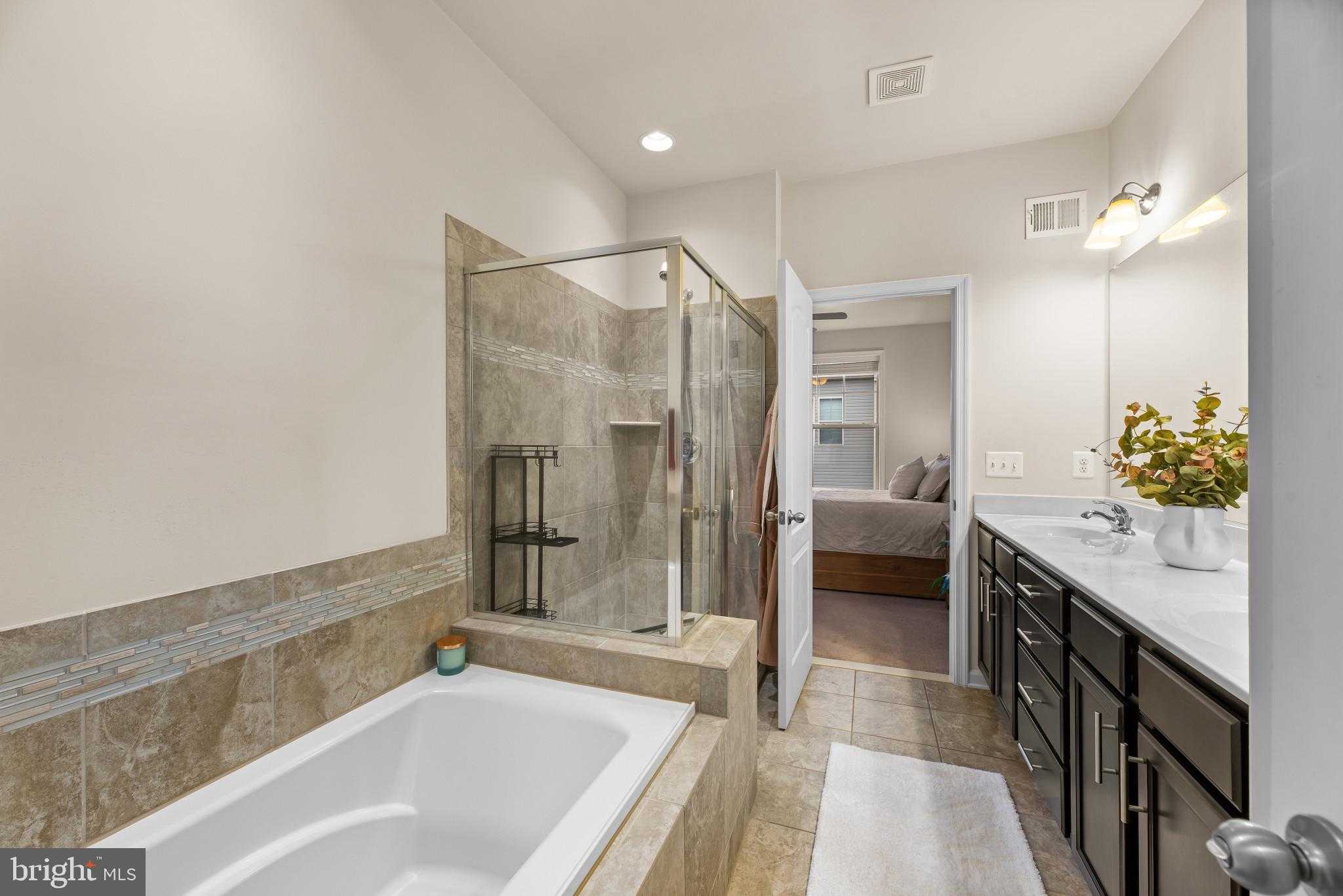 526 Pebblebrook Ln photo 8