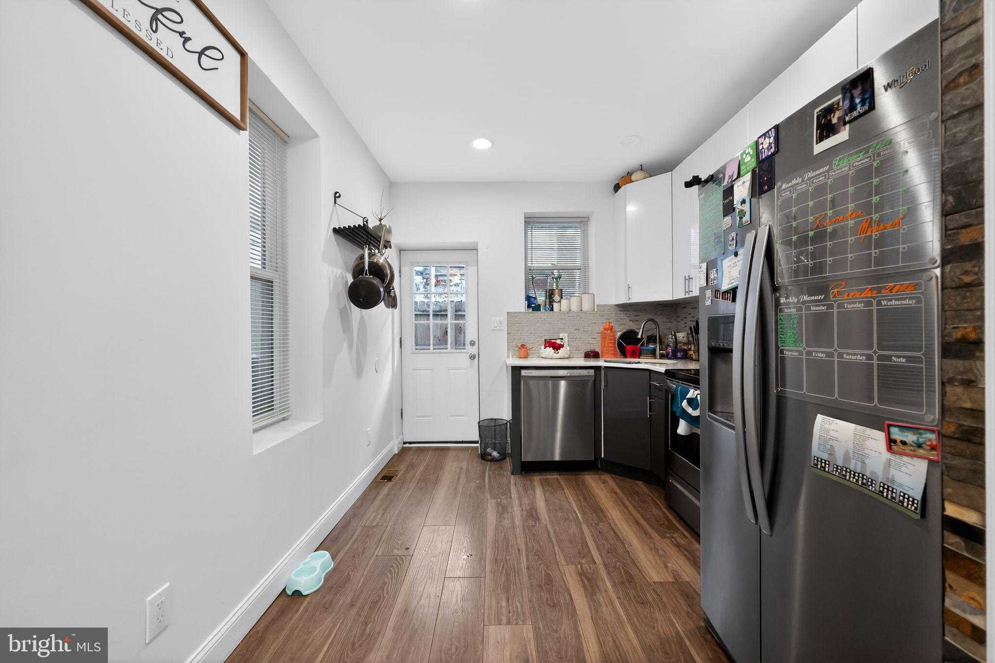 1827 Dudley St photo 11