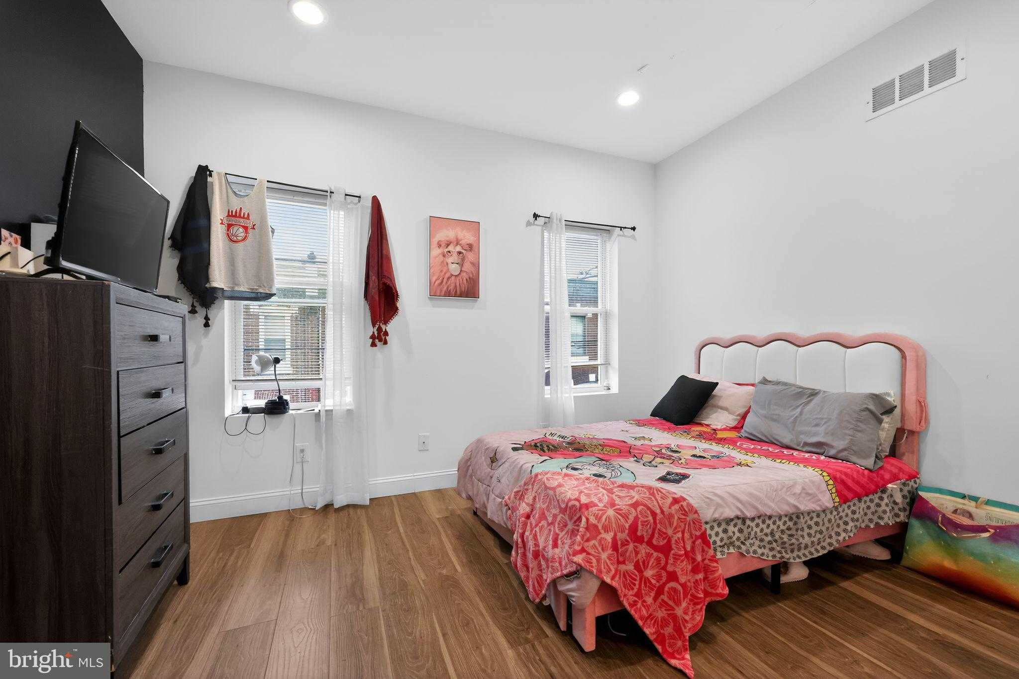 1827 Dudley St photo 17