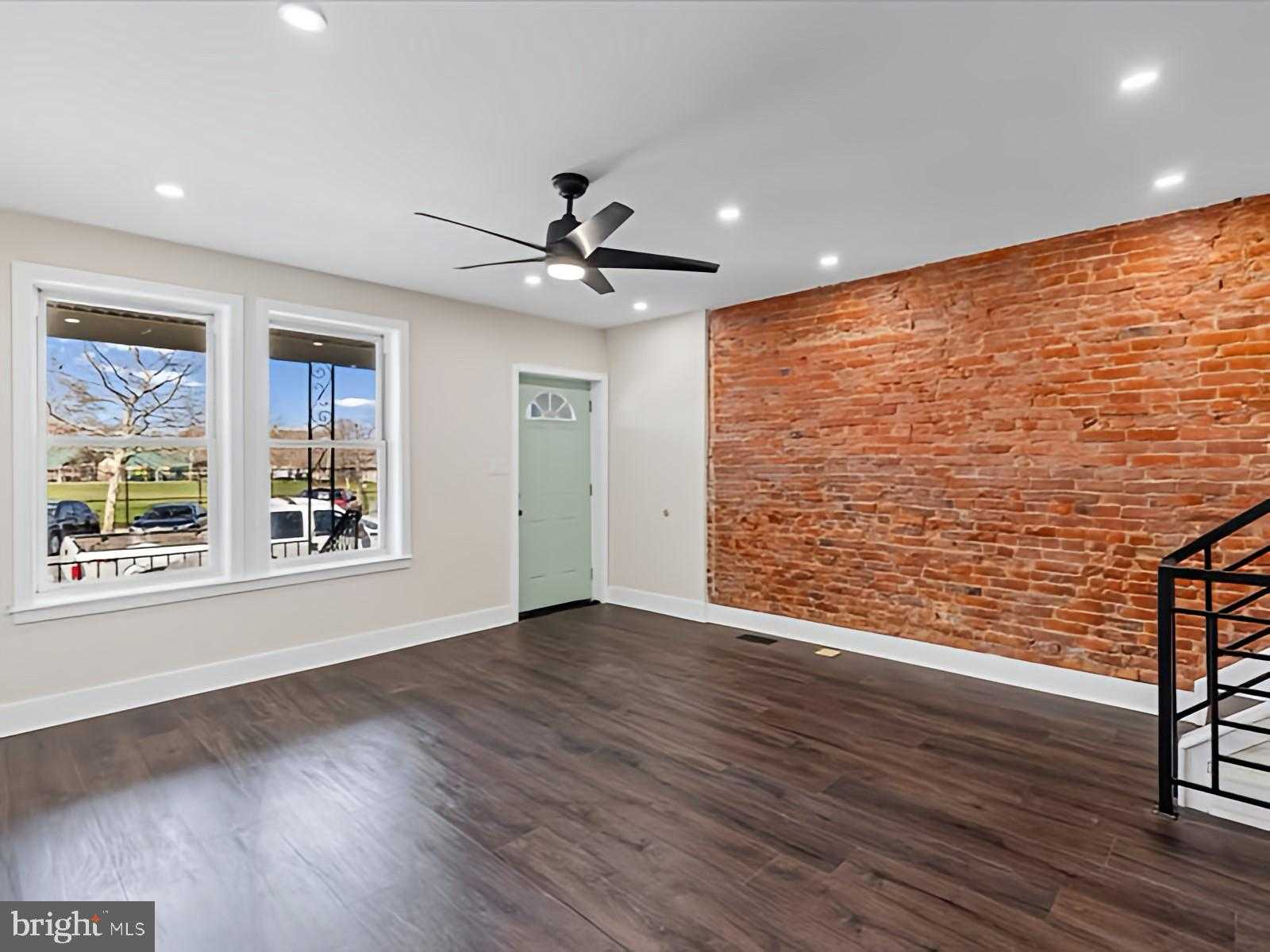 5726 Vine St photo 2