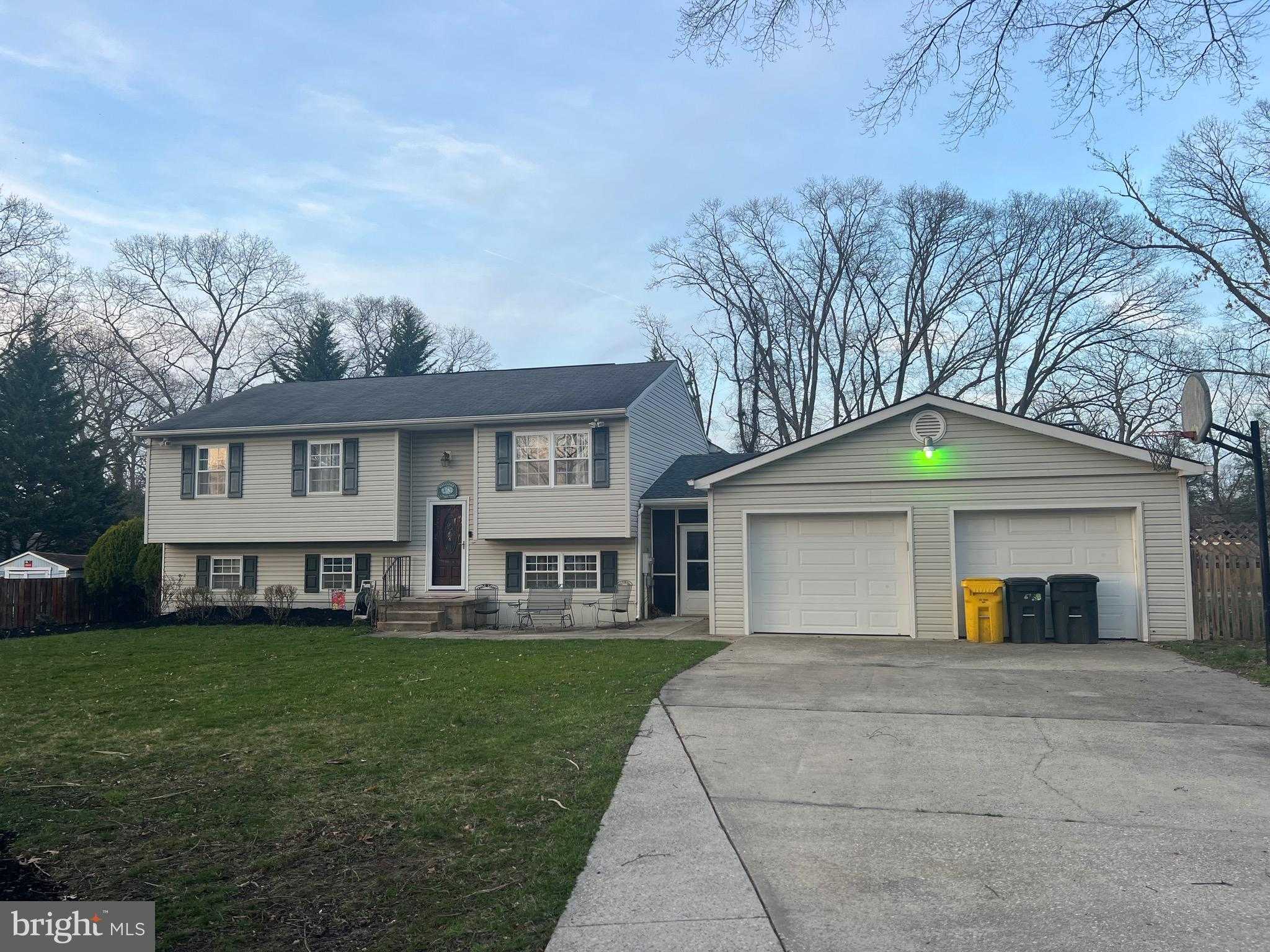 610 Sutton Dr photo 2