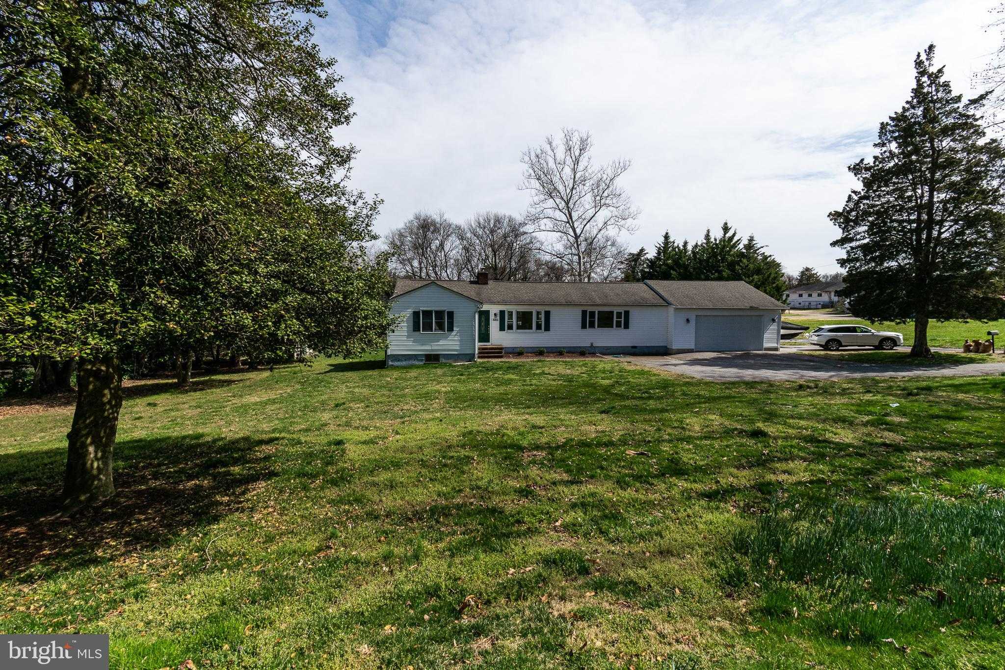 885 Cecil Ave S photo 2