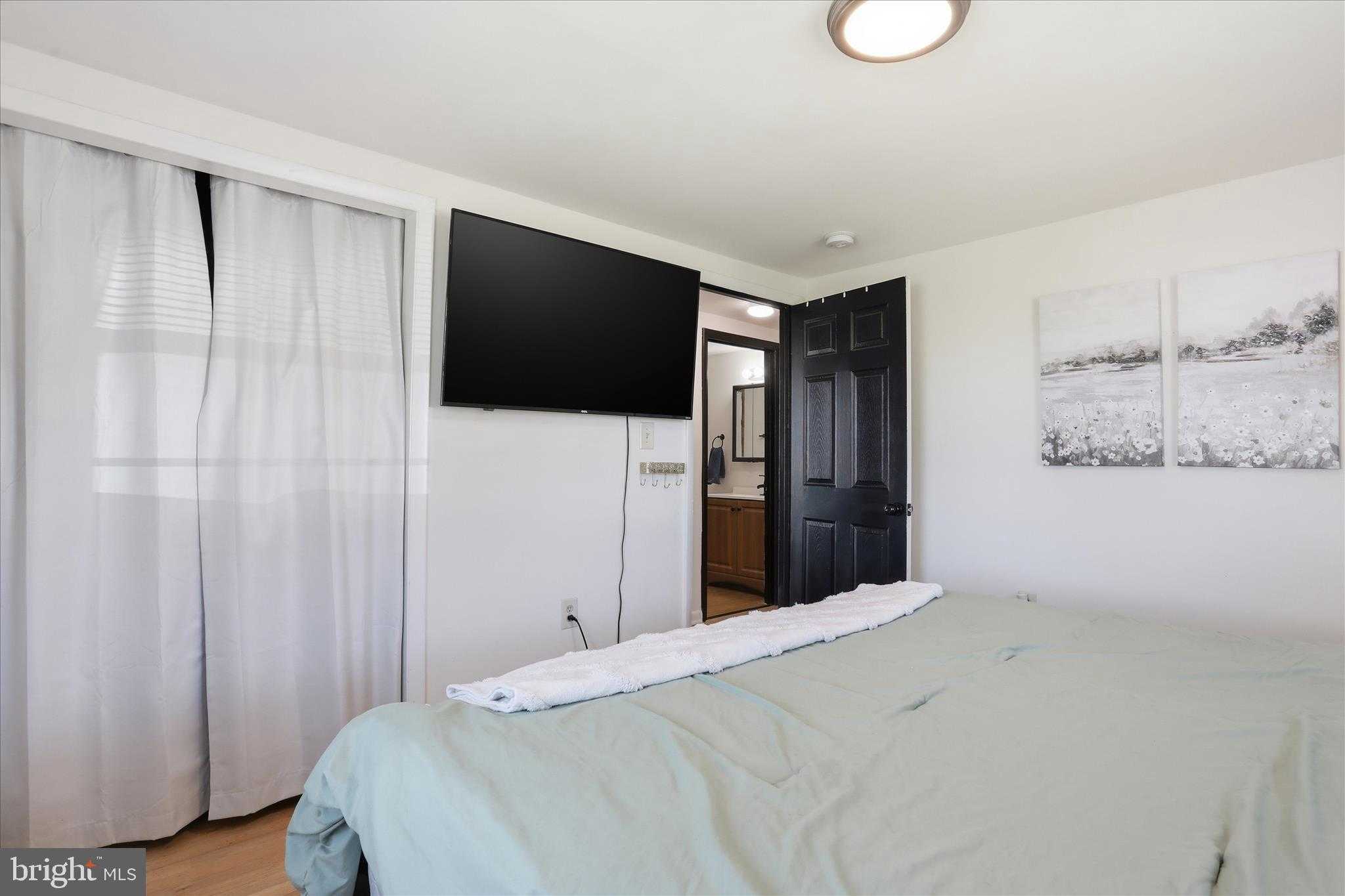 218 E 4th Ave photo 20