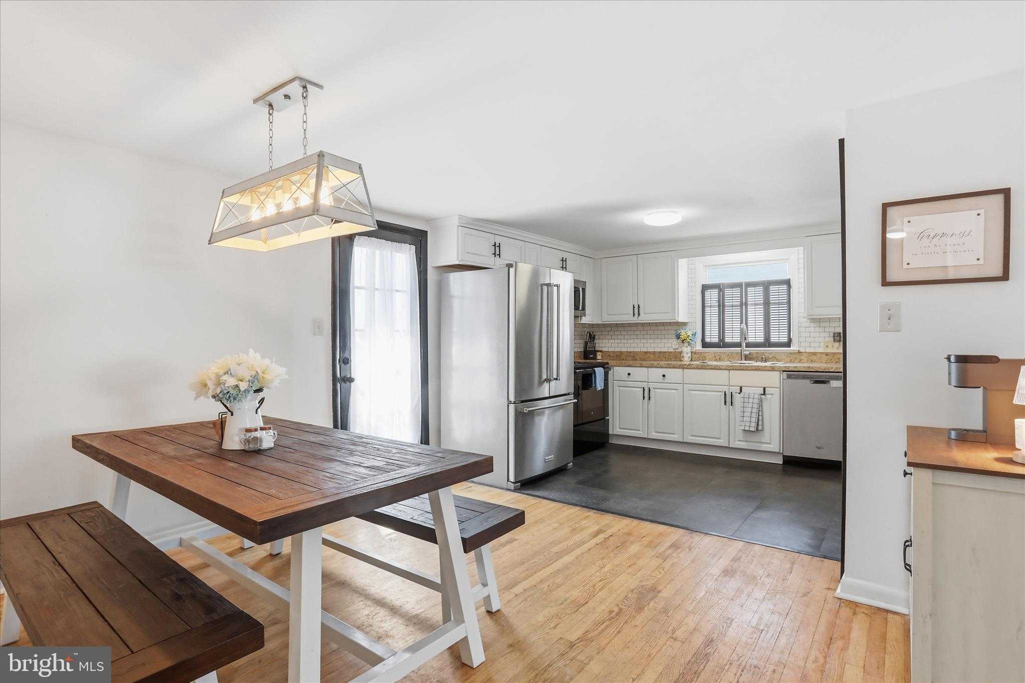 218 E 4th Ave photo 5