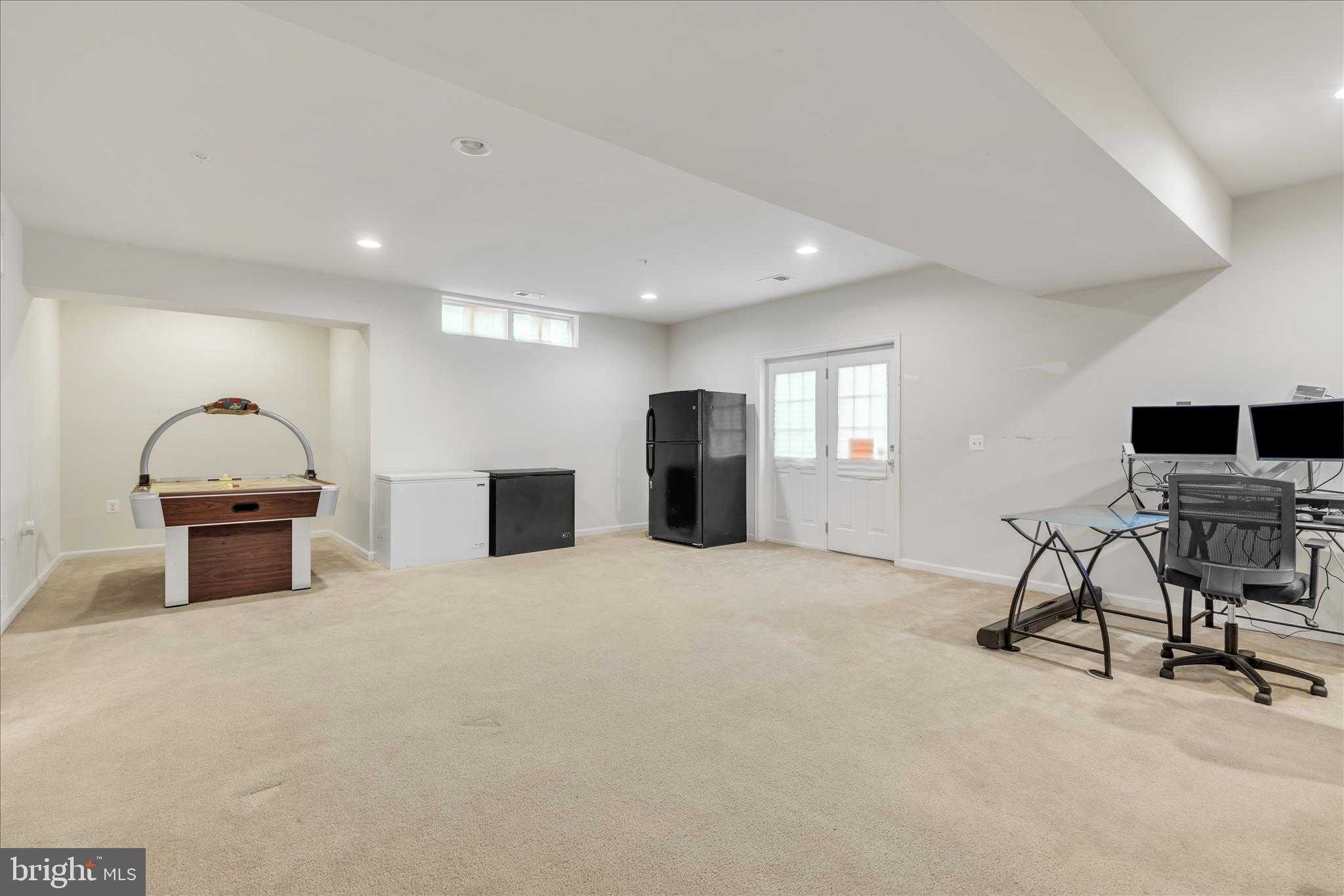 9802 Byward Blvd photo 40