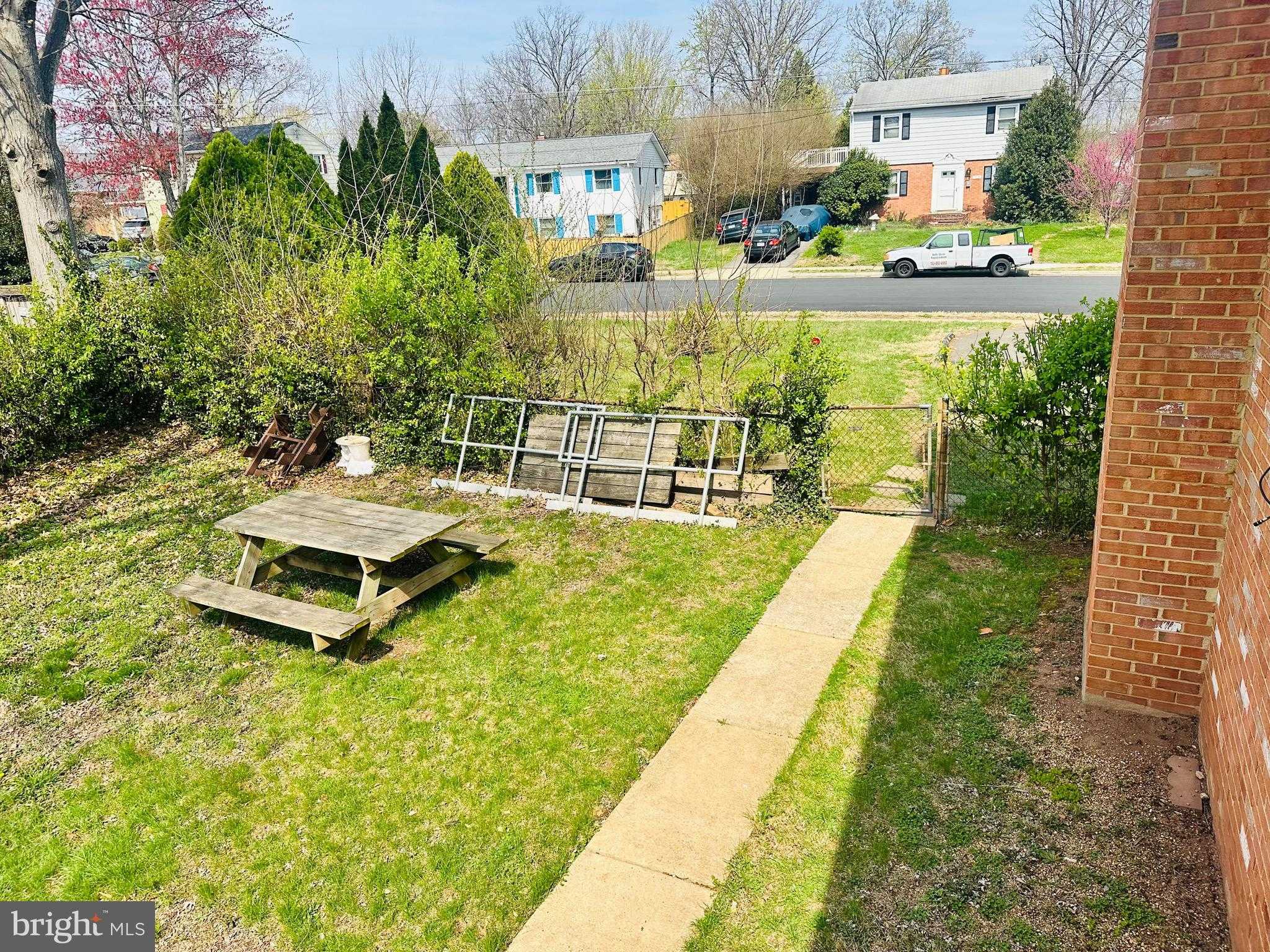 9927 Portsmouth Rd photo 21