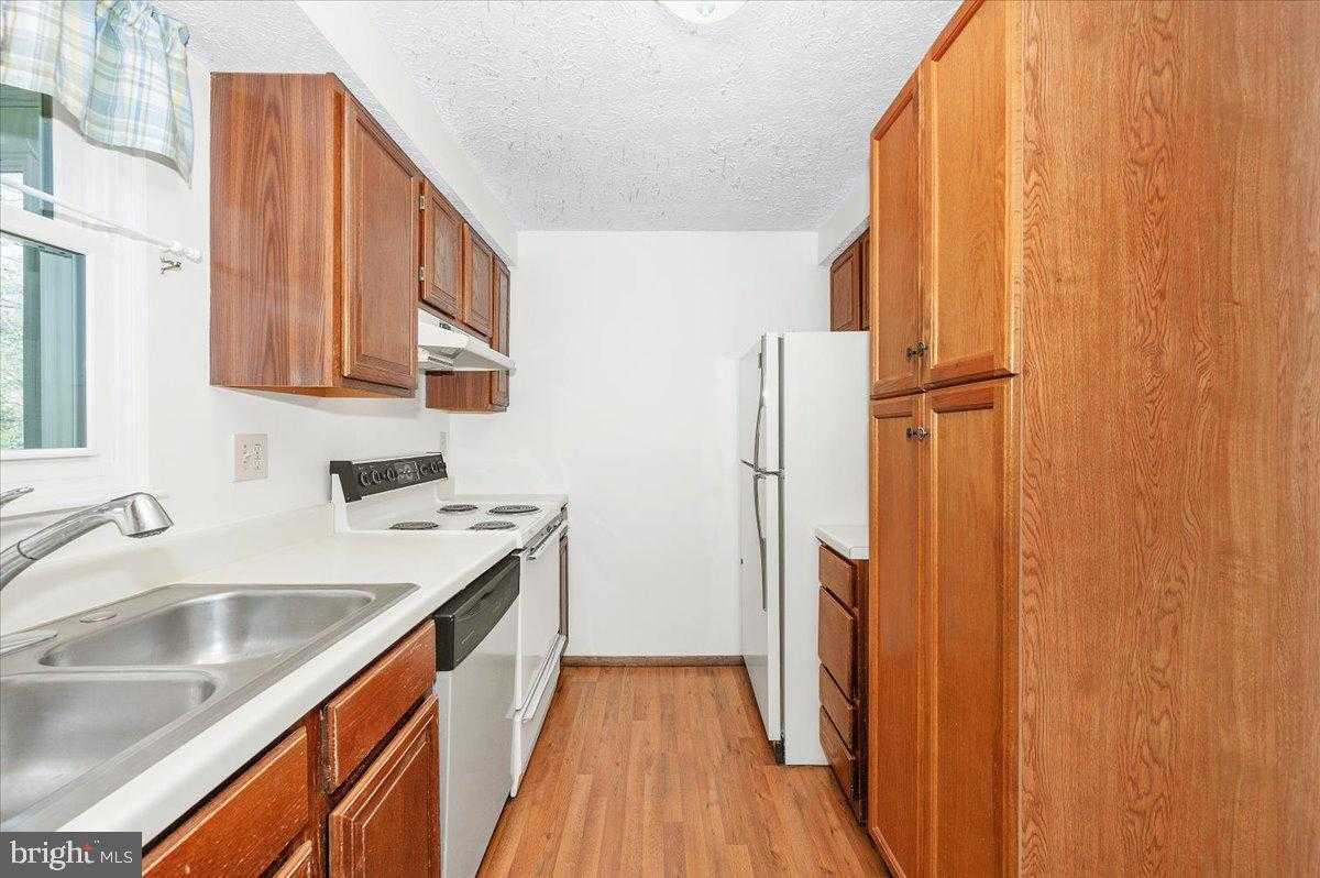 24224 Newbury Rd photo 17