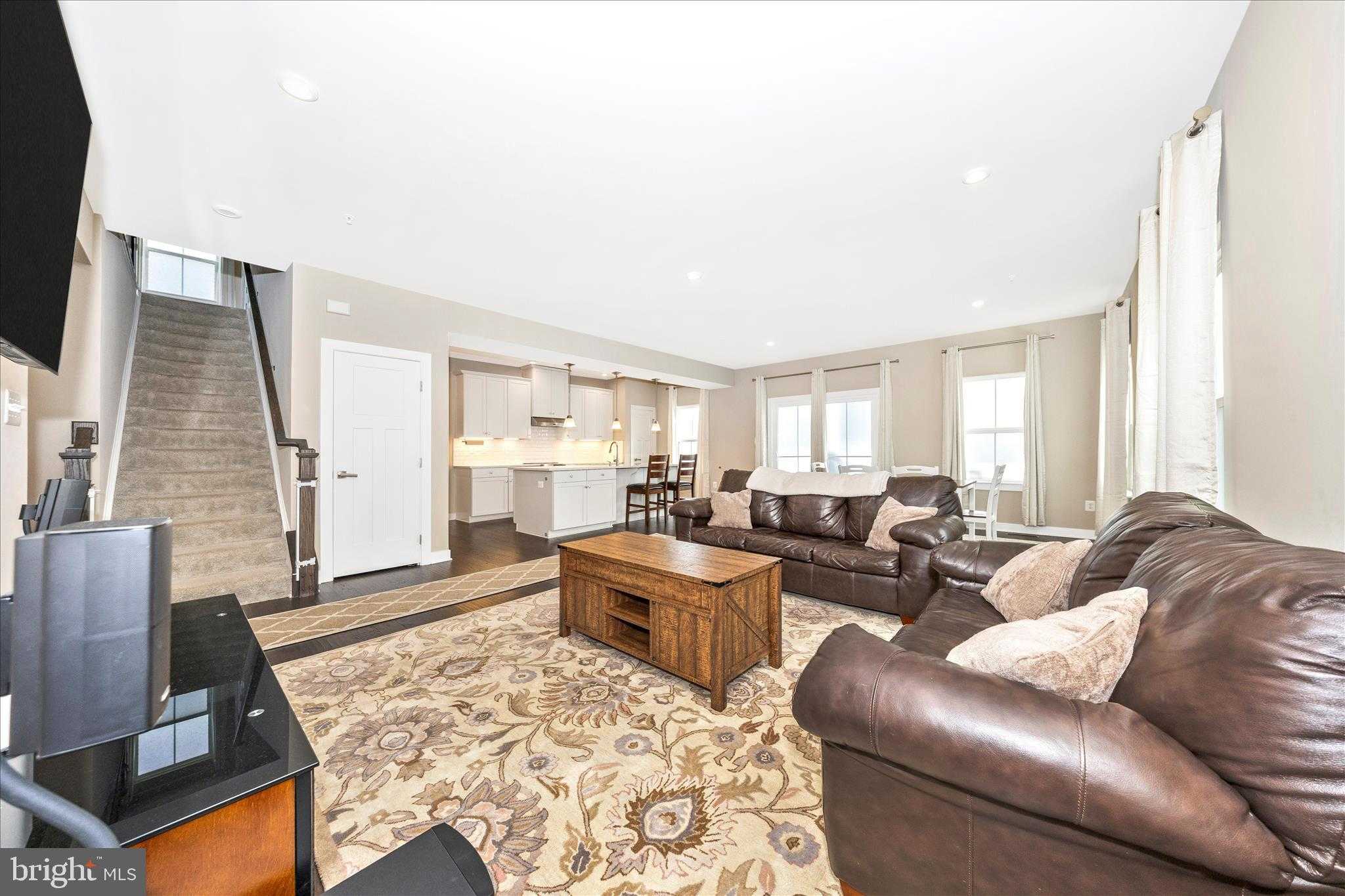 11069 Emerald Crown Dr photo 6