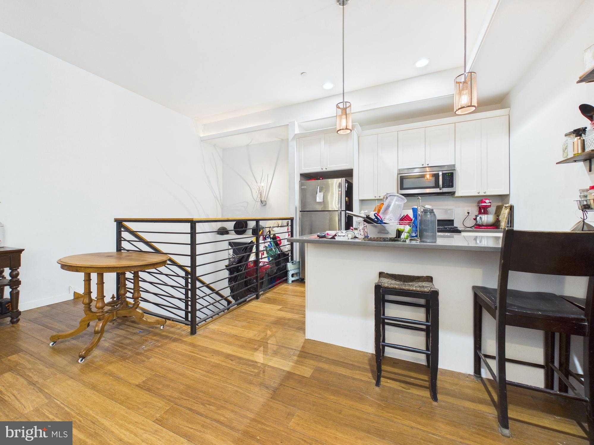 1311 N 6th St Apt 1r photo 2