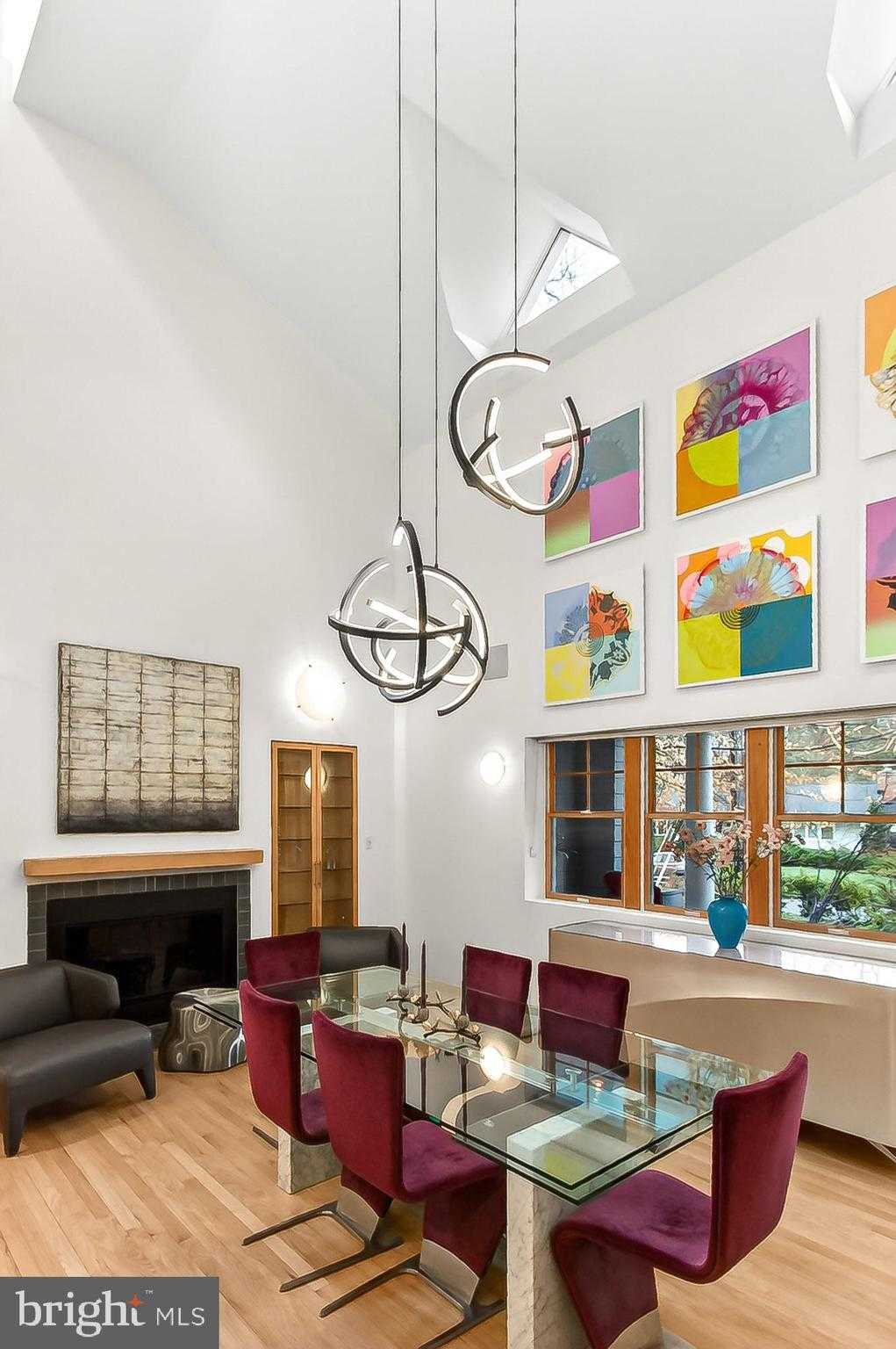 312 W Columbia St photo 9