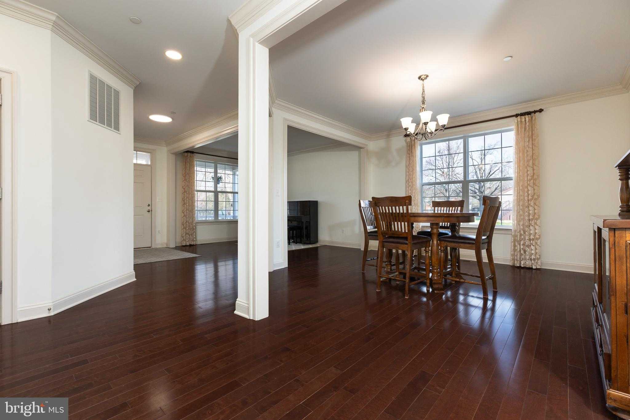 215 N Van Buren St photo 18