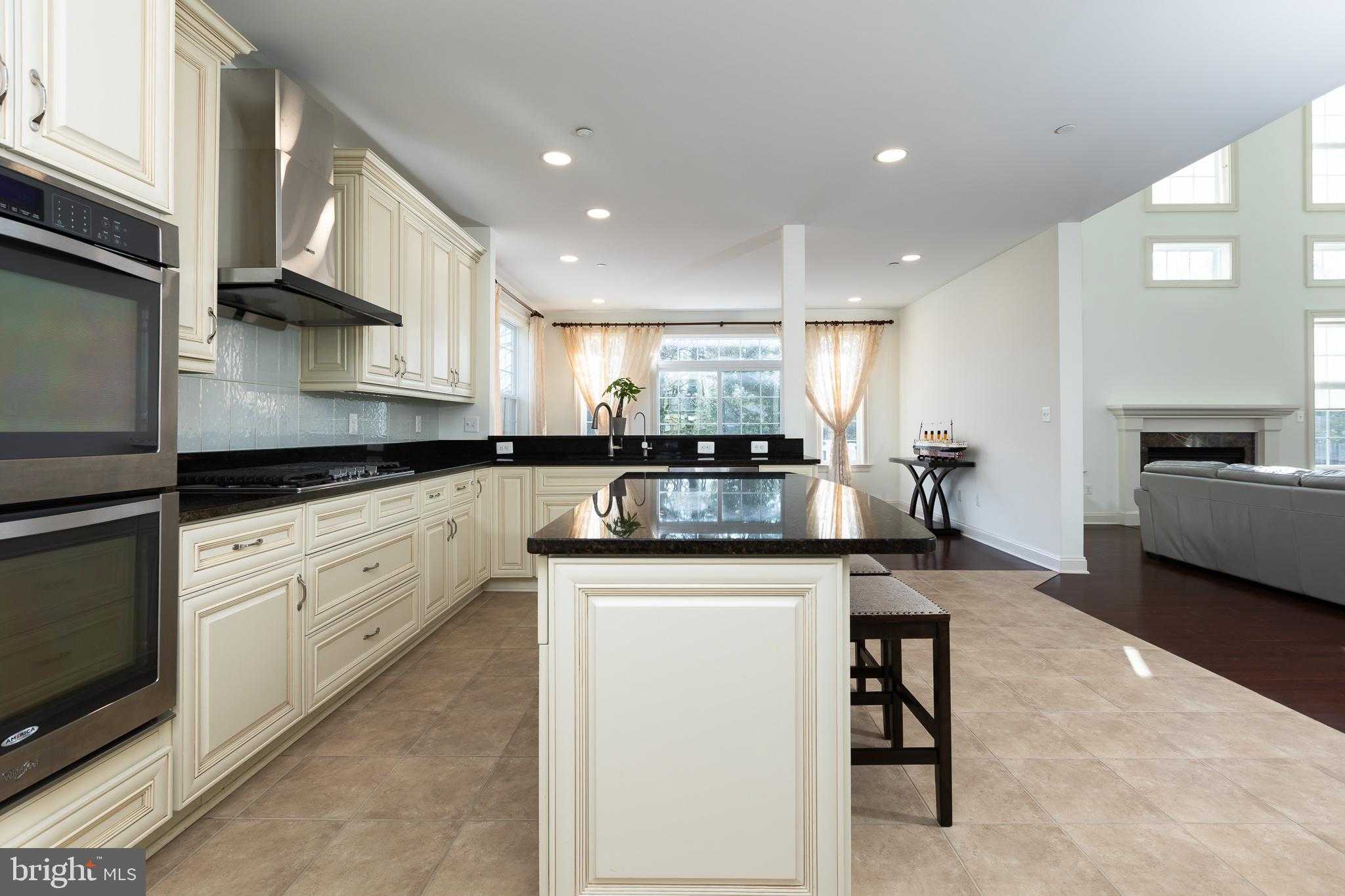 215 N Van Buren St photo 25