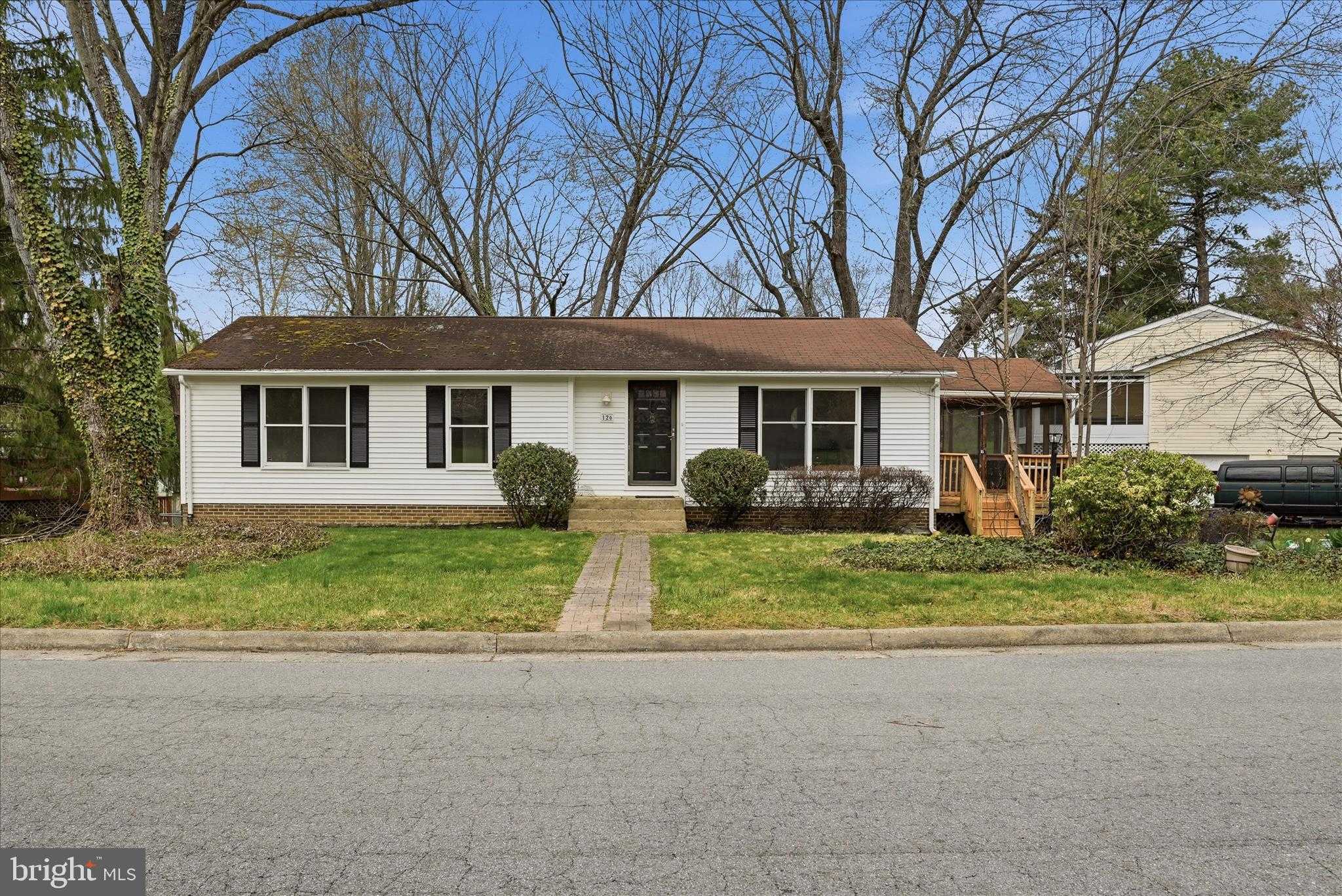 126 Applewood CT photo 38