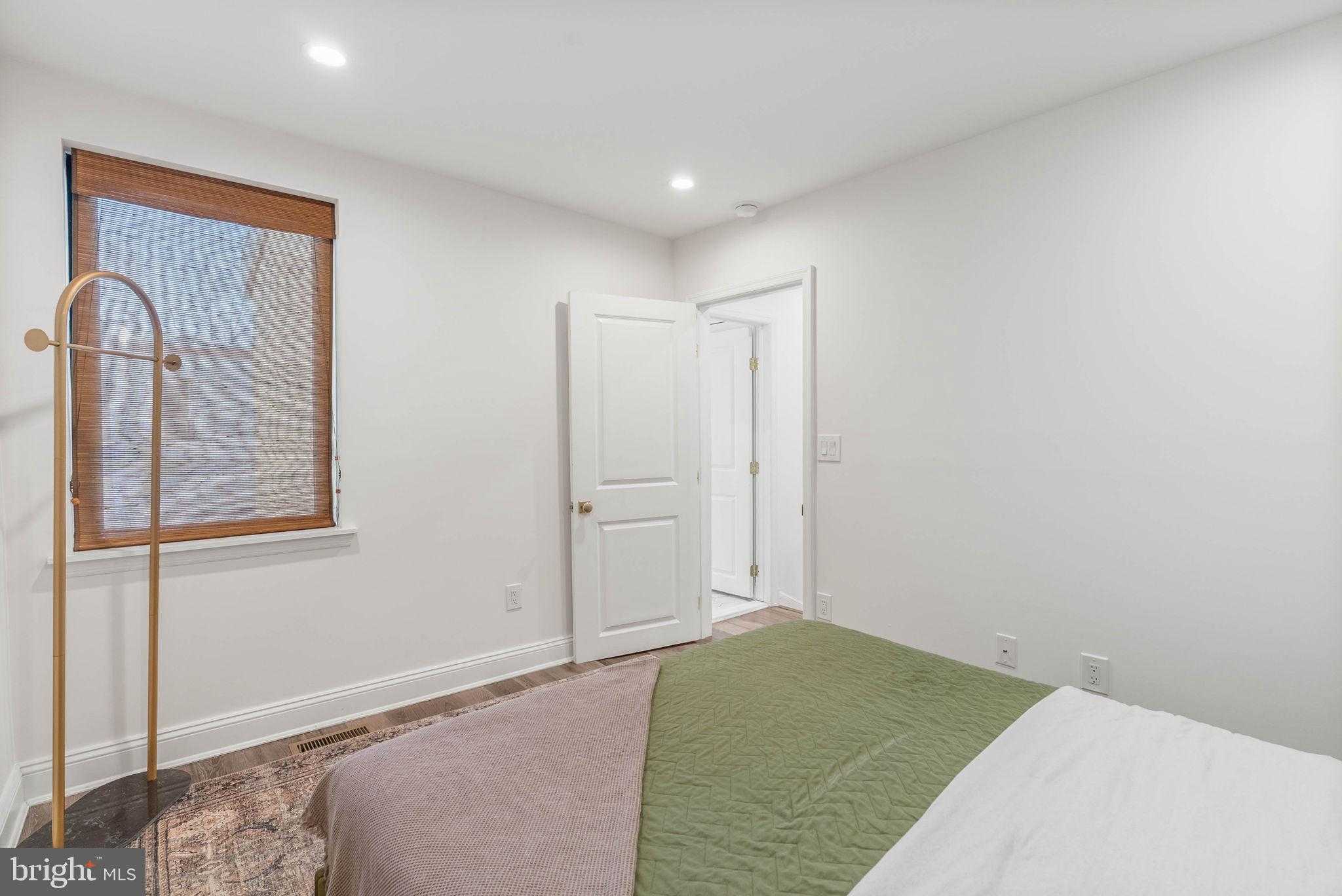 334 Greenwich St photo 33