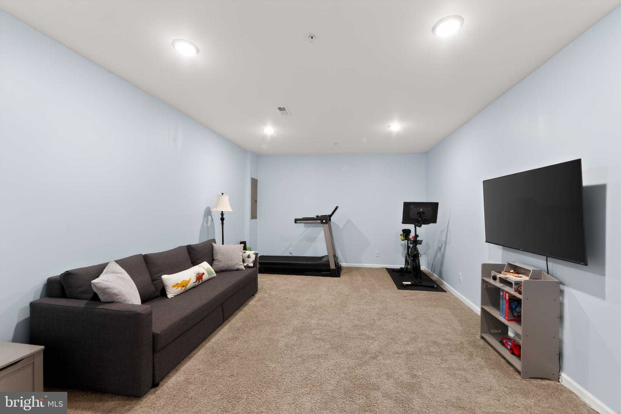 302 Stafford CT photo 37