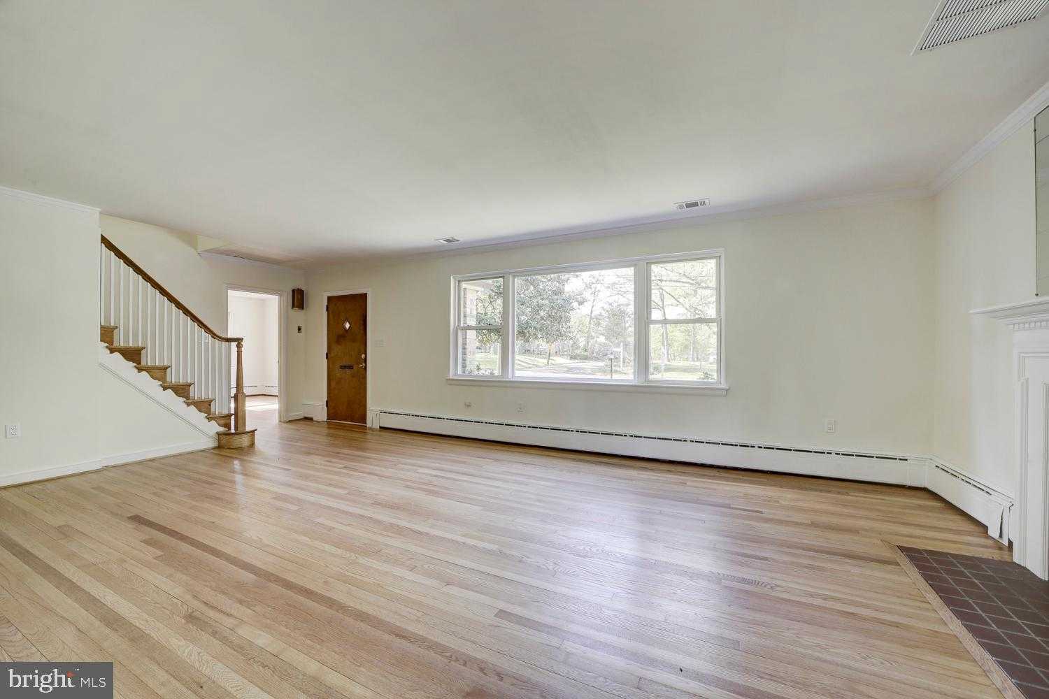 3911 Commander Dr photo 4