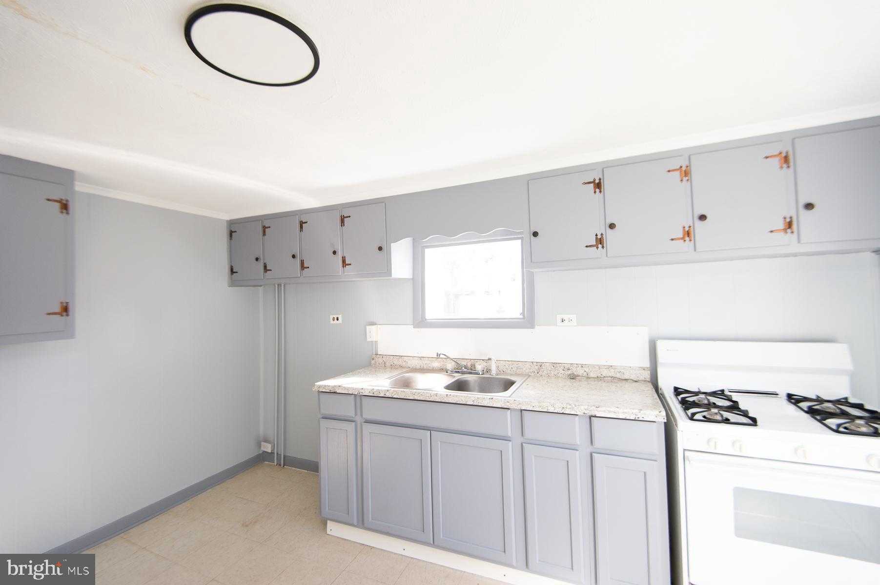 309 Maryland Ave photo 8