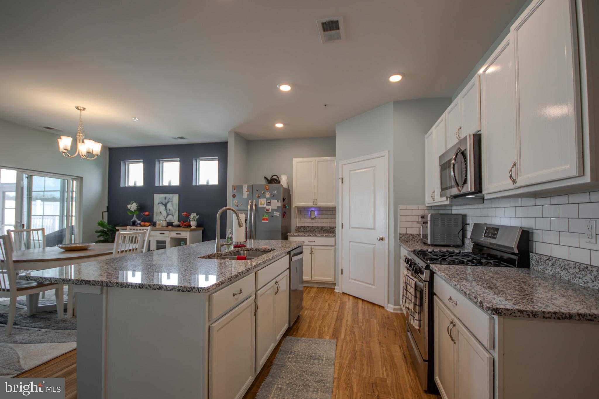 418 Twin Creeks Dr photo 5