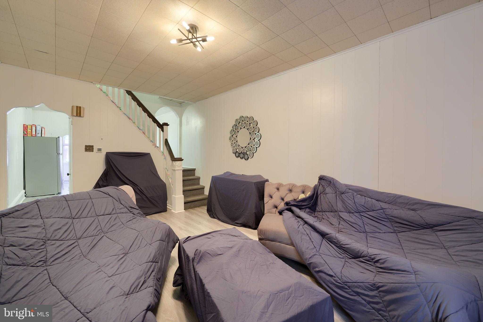 814 Master St photo 2