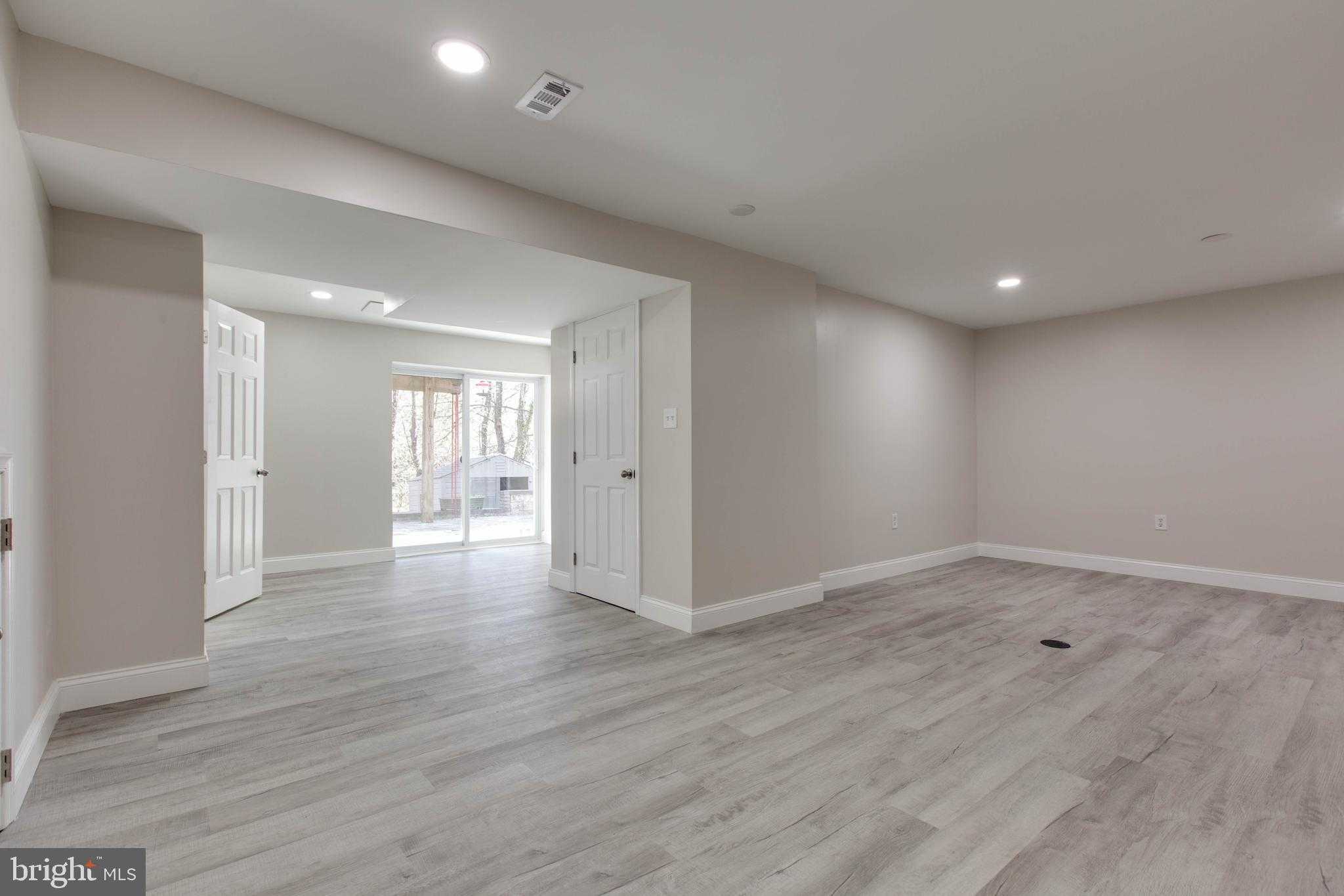 708 Lenstrom Friend CT photo 37