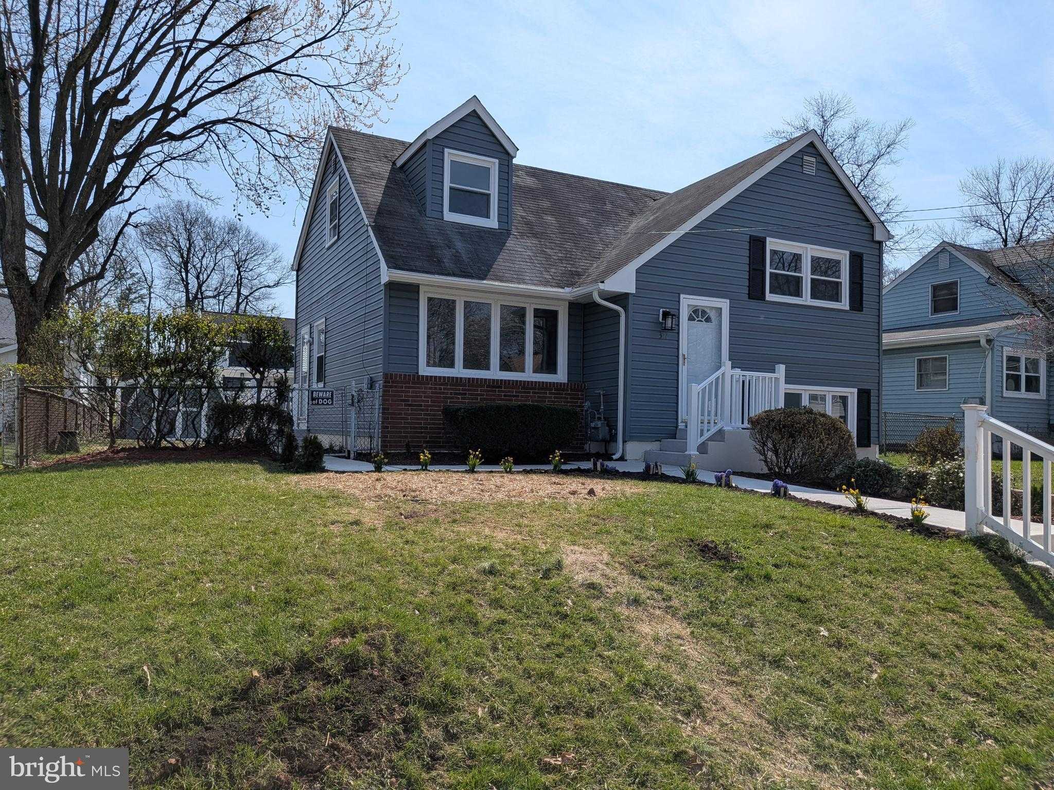 307 Oxford Dr photo 2