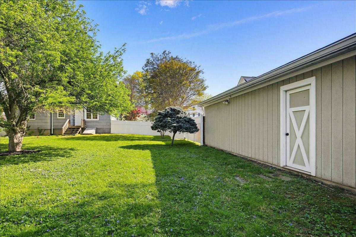 328 Laurel Ave photo 47