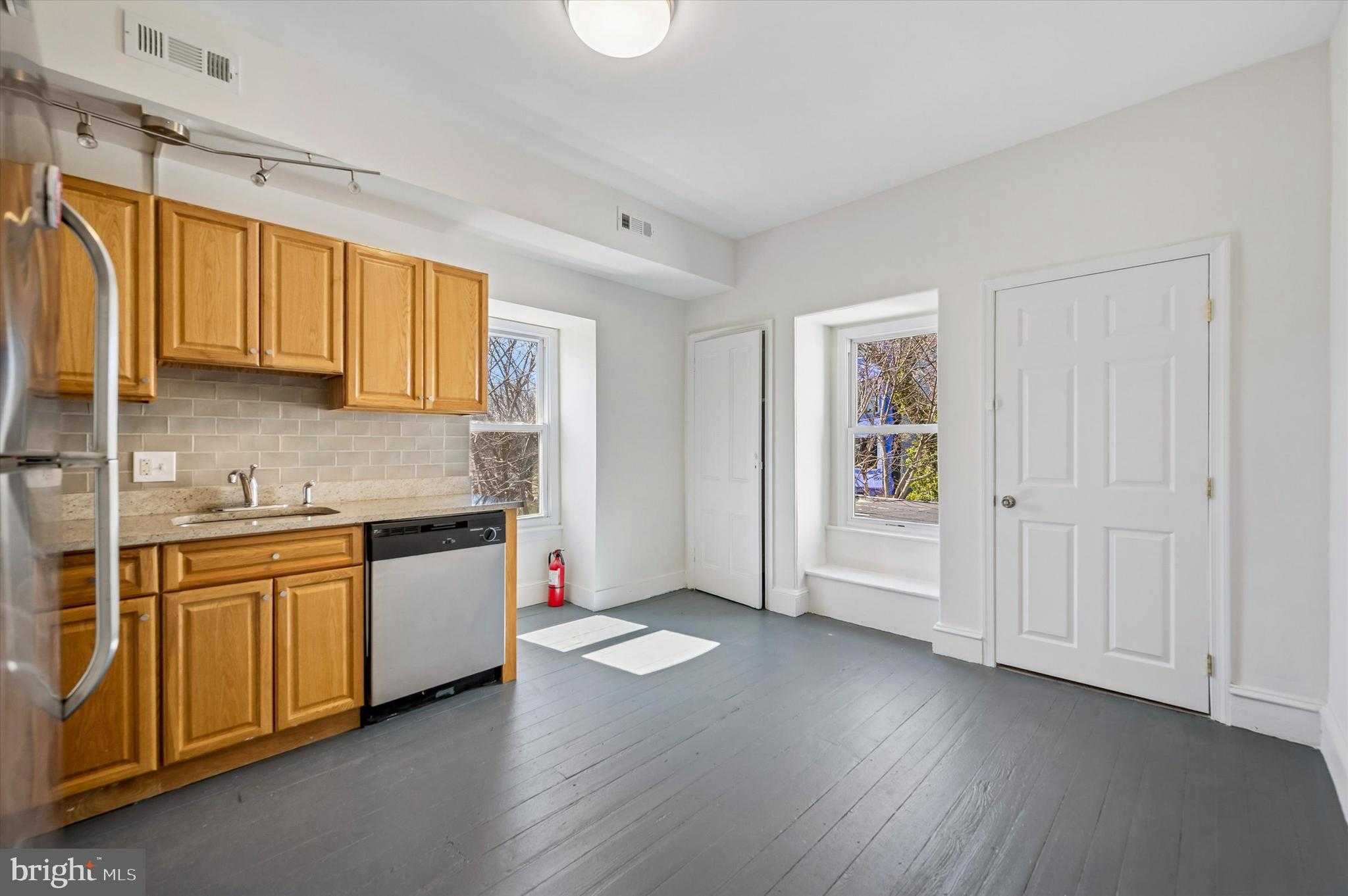 636 N 40th St photo 28