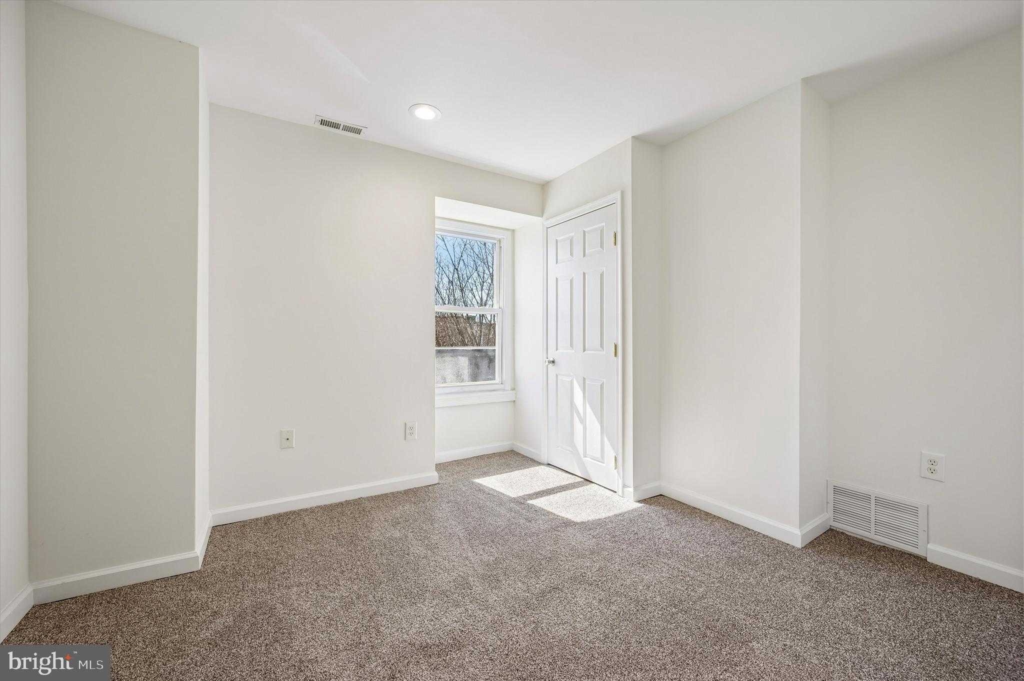 636 N 40th St photo 30