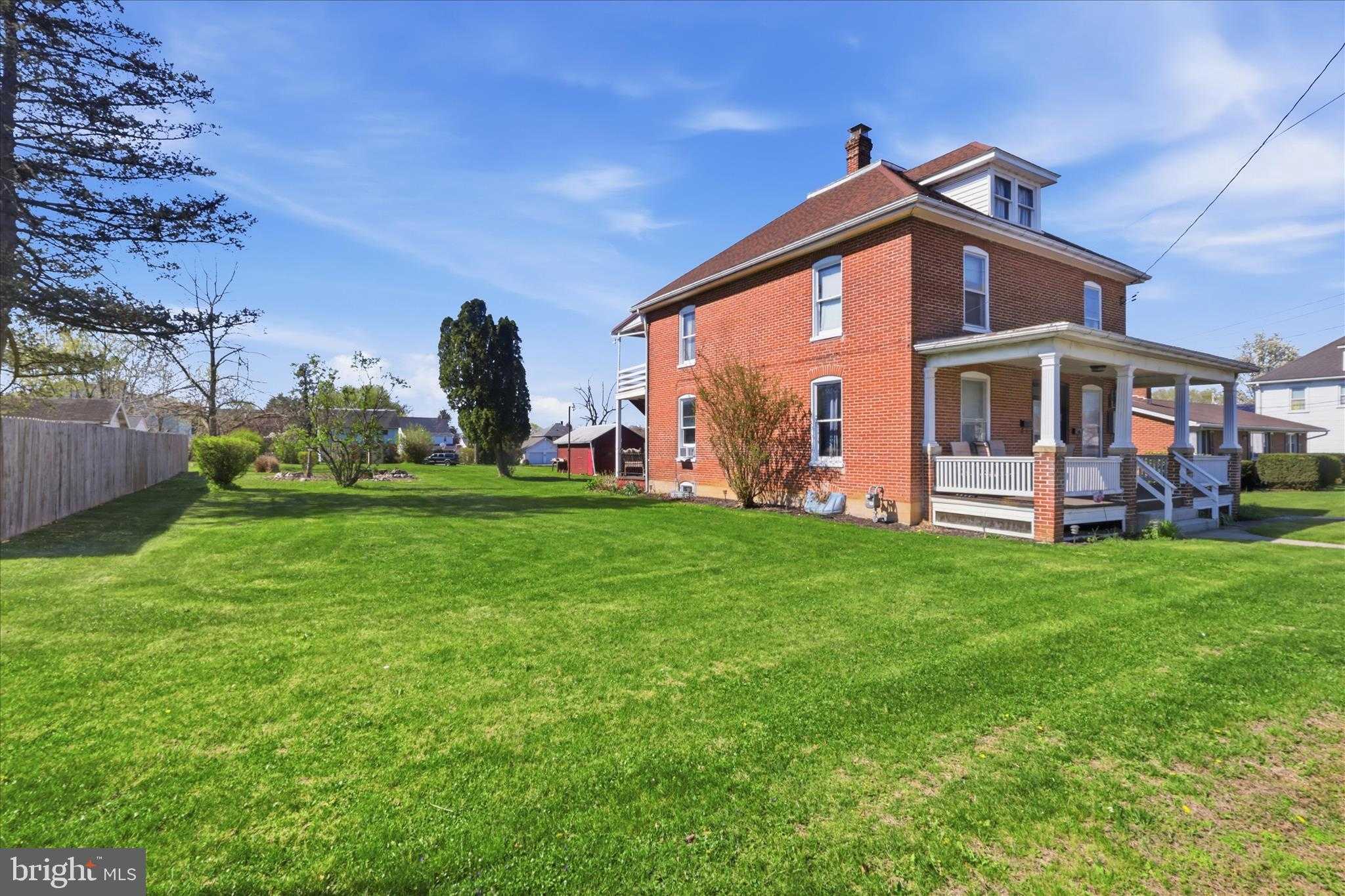 251 E Grant St photo 2