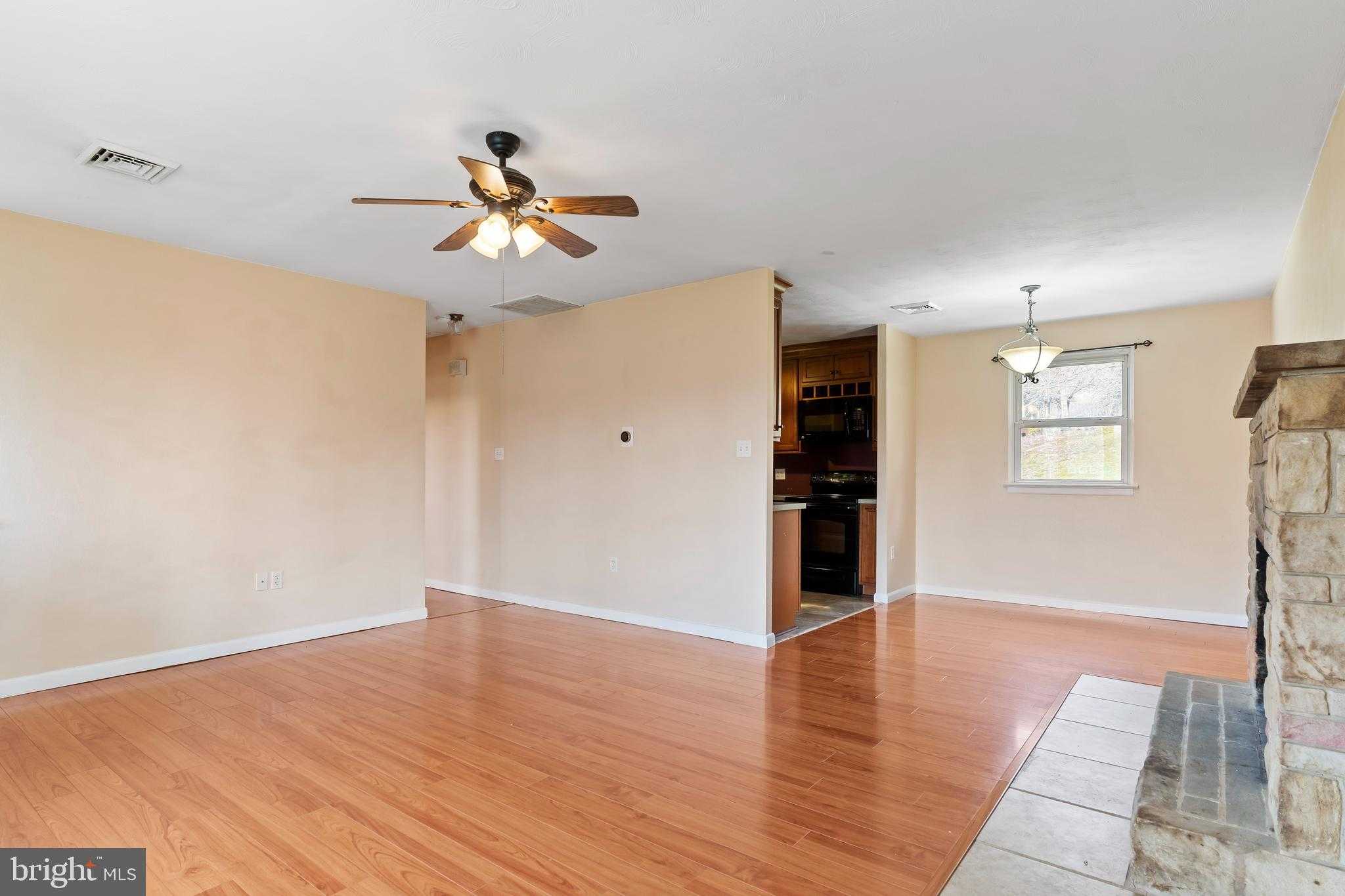 116 Pleasantview Ter photo 10