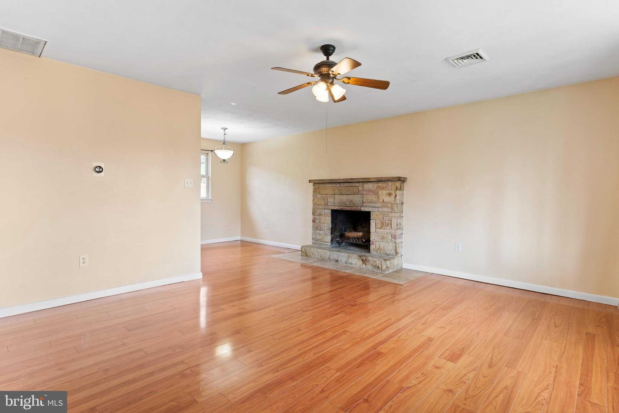 116 Pleasantview Ter photo 9