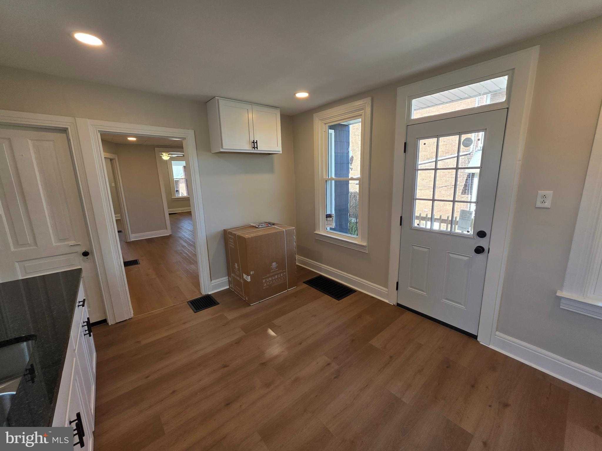 1306 W Poplar St photo 21