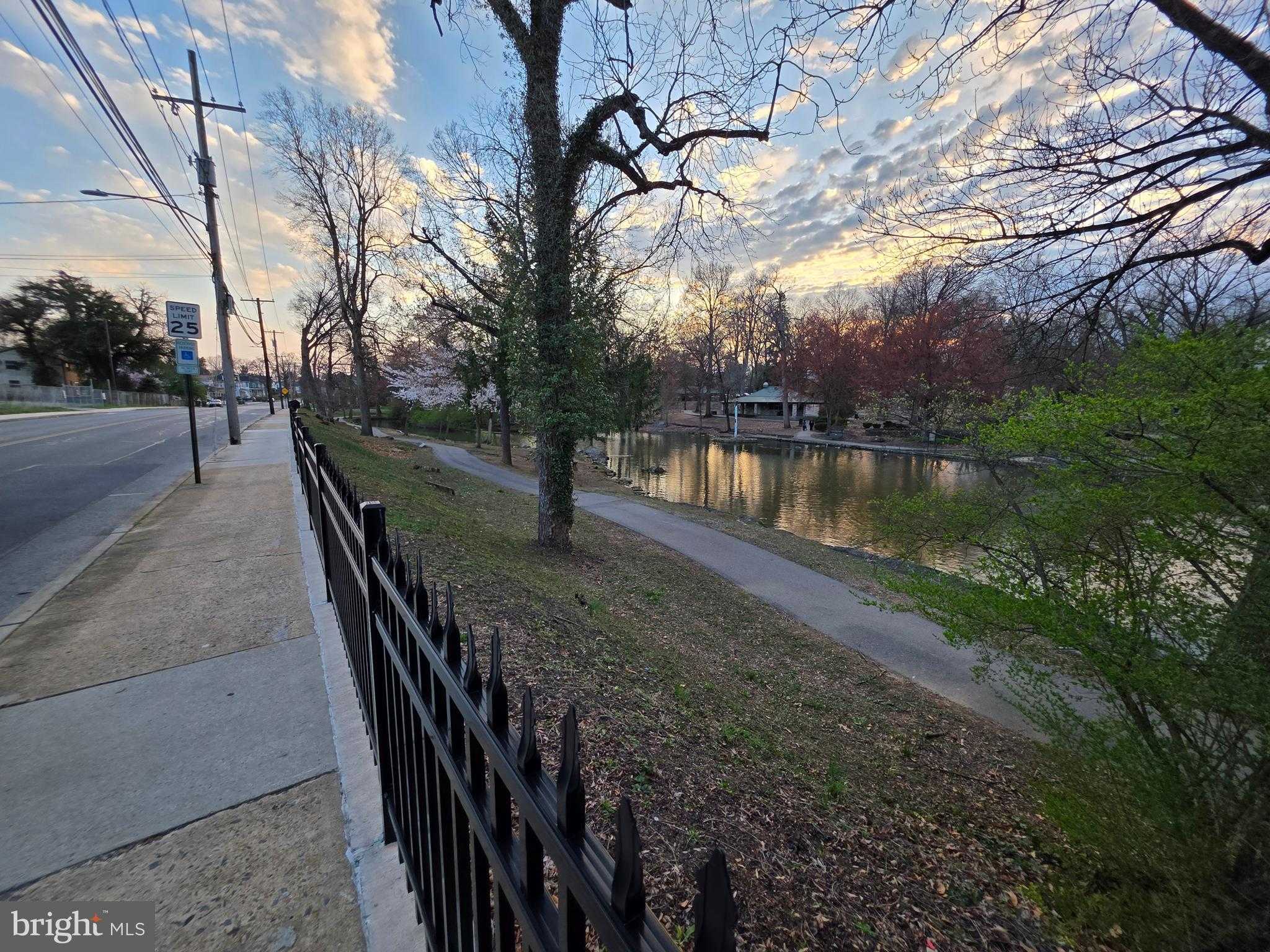 524 Virginia Ave photo 94