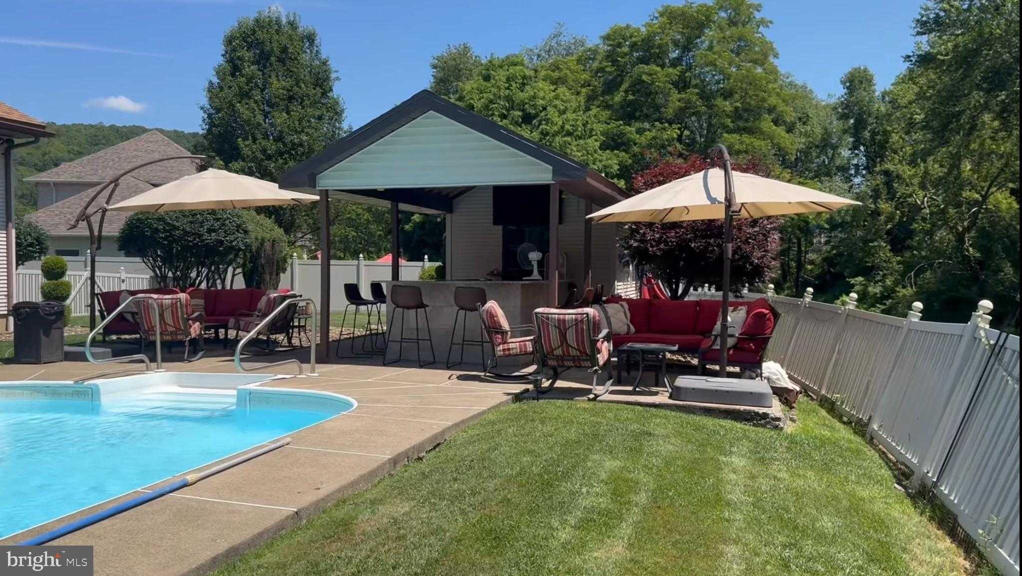 312 Donnas Way photo 4