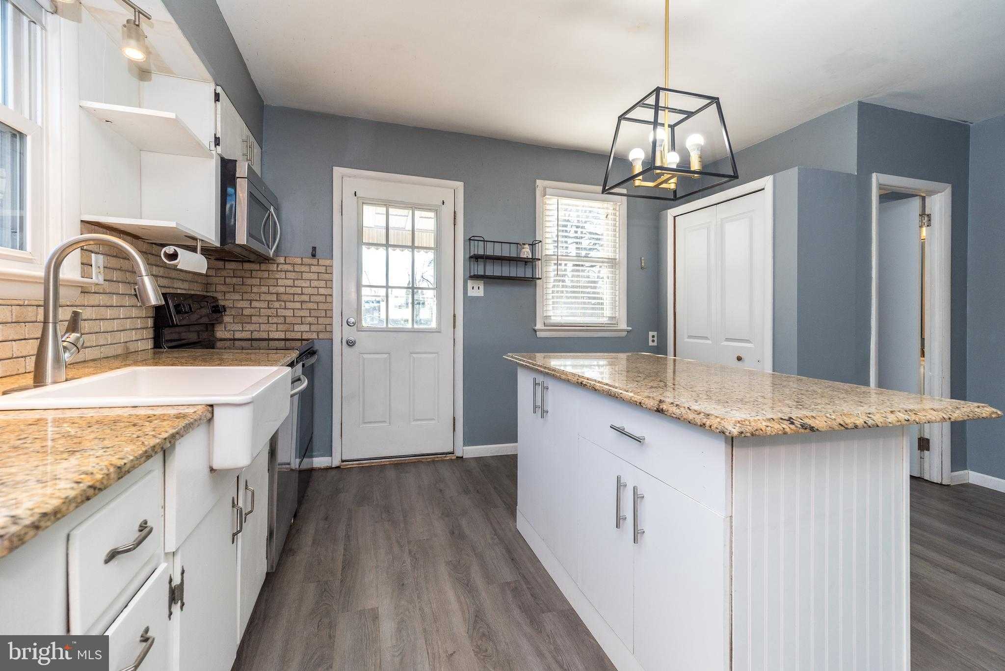 414 S Main St photo 9