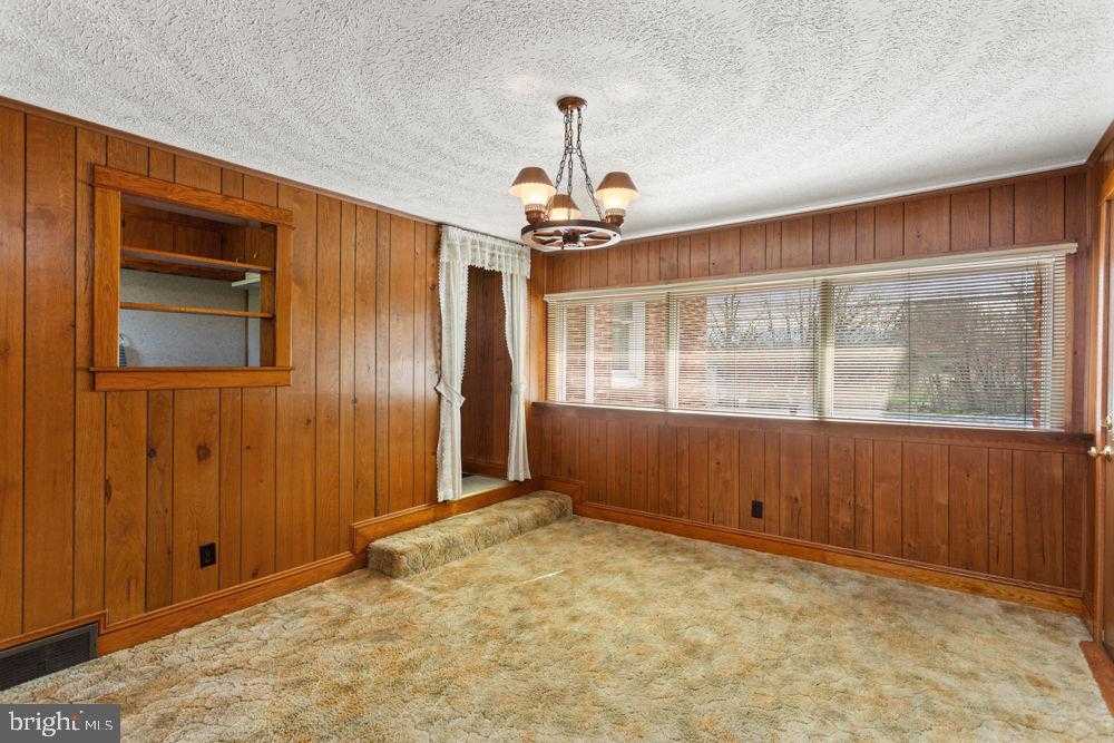 8635 N Valley Pike photo 11