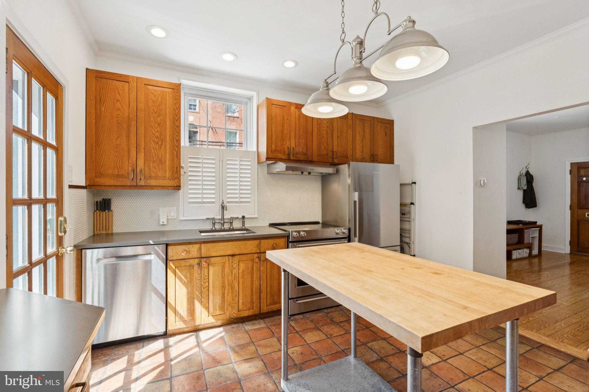 2056 Kater St photo 8