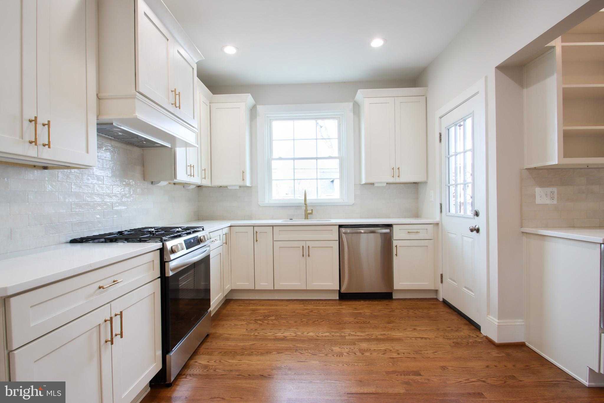 1518 E 33rd St photo 11