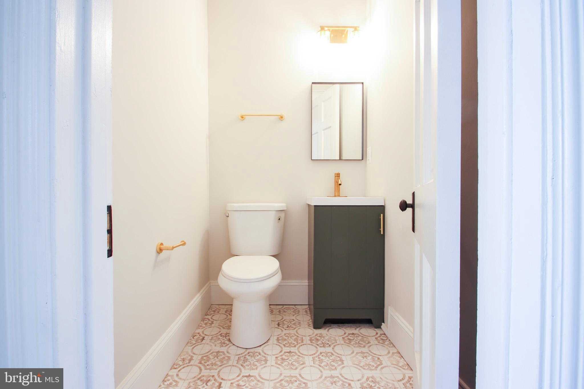 1518 E 33rd St photo 17