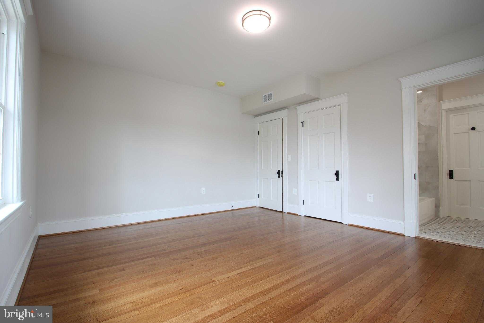 1518 E 33rd St photo 27