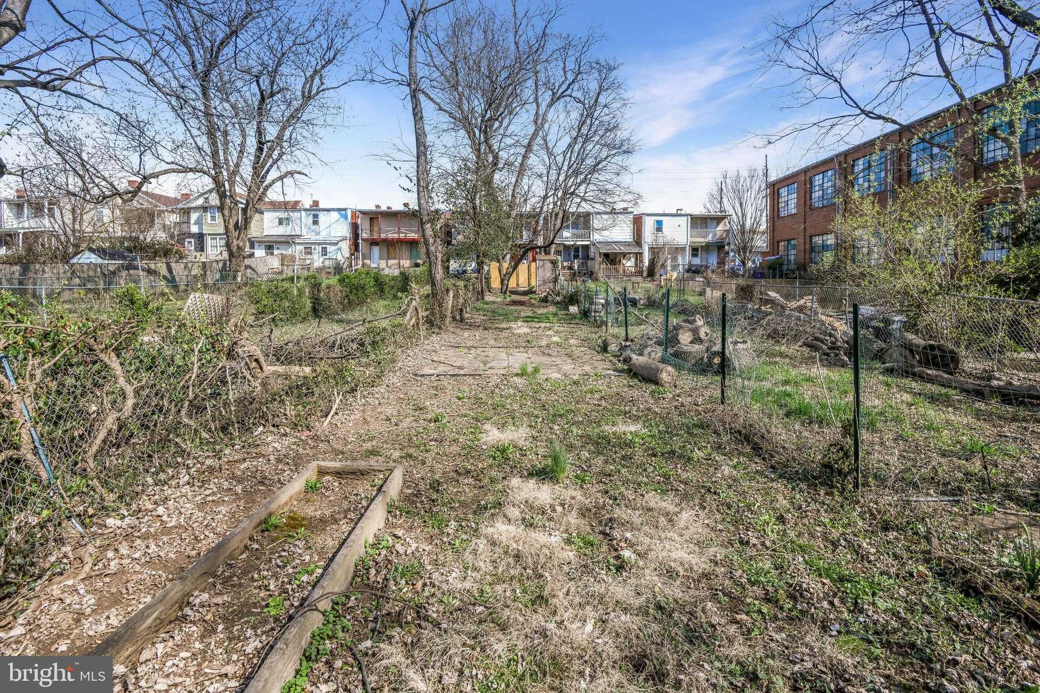 230 E 5th St photo 17