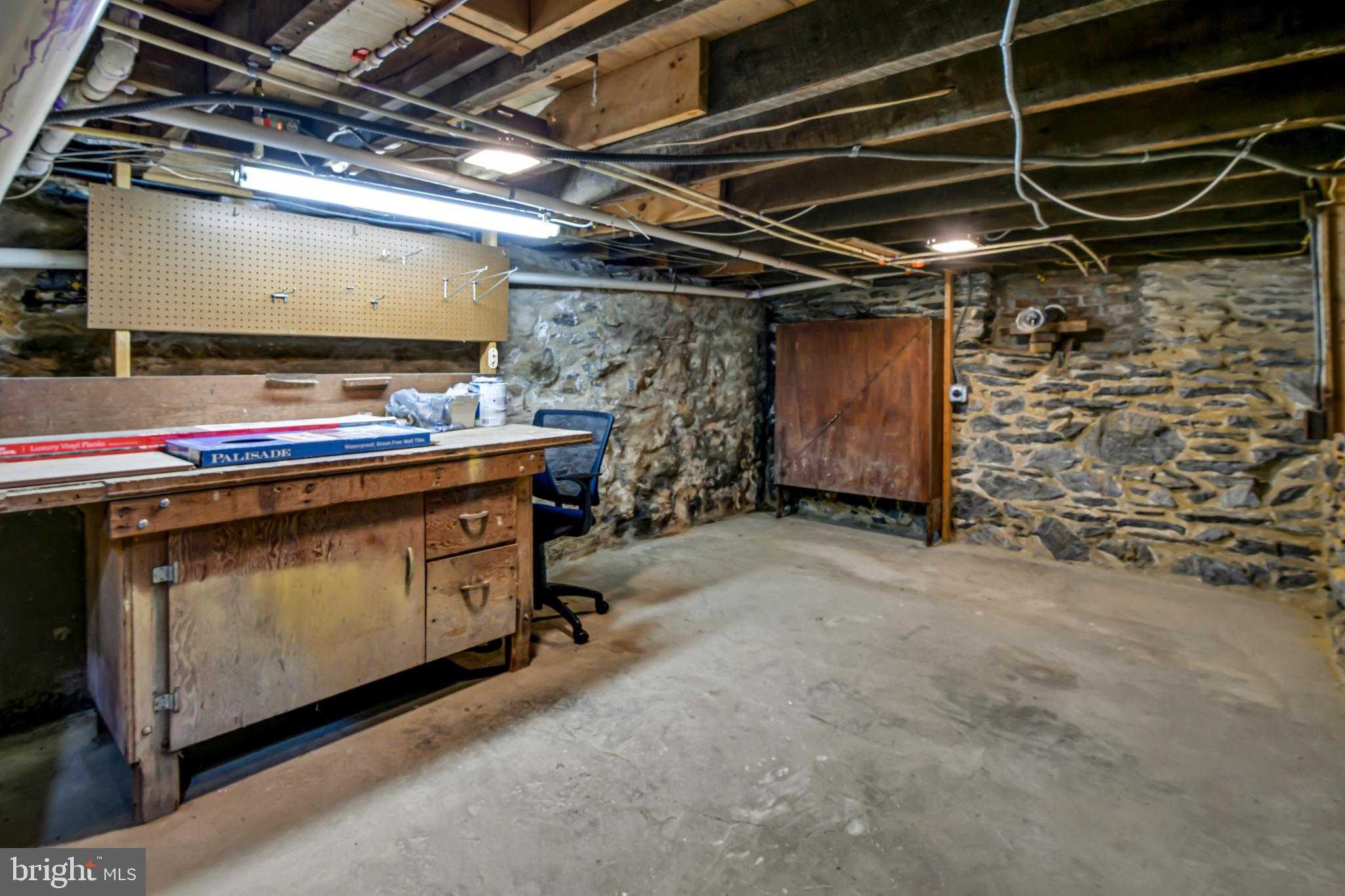 230 E 5th St photo 19